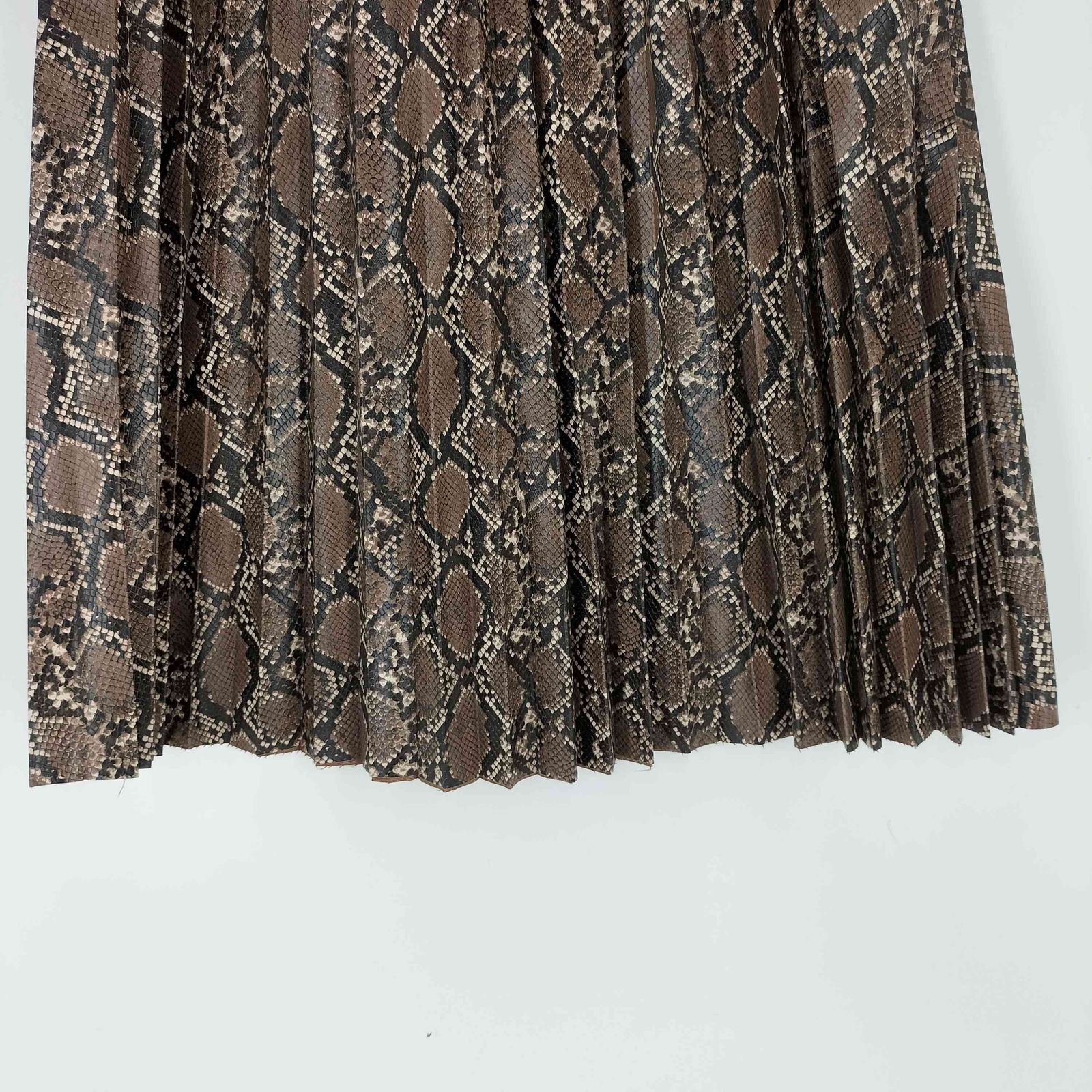 https://assets.mercari-shops-static.com/-/large/plain/2JWGczSLsEu8hJrQN3phrV.jpg@jpg