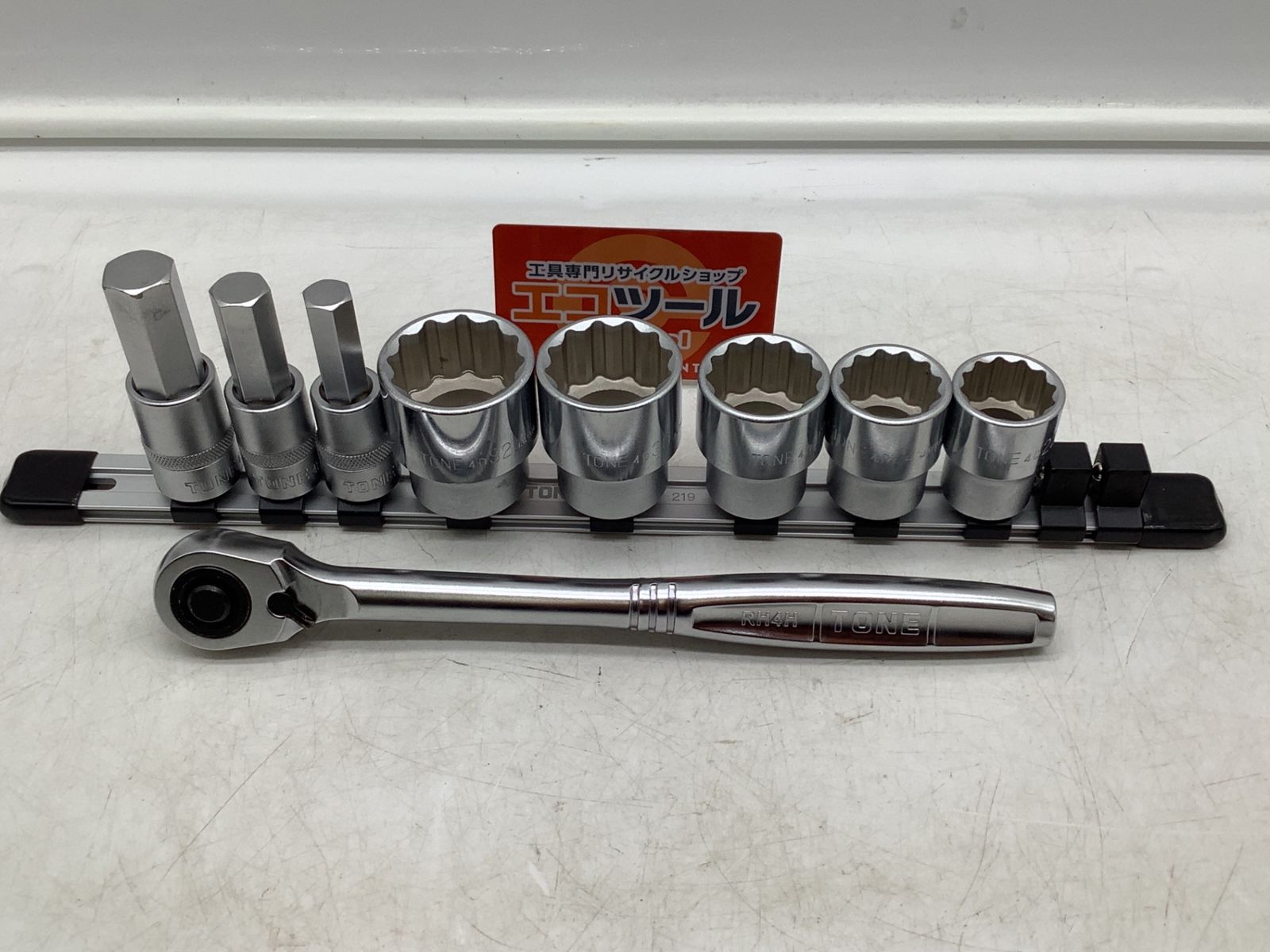【中古品】TONE/トネ セット品の為未記載 〇 ラチェットハンドル+ソケット セット [IT_7MLS0][岡イ][M04]