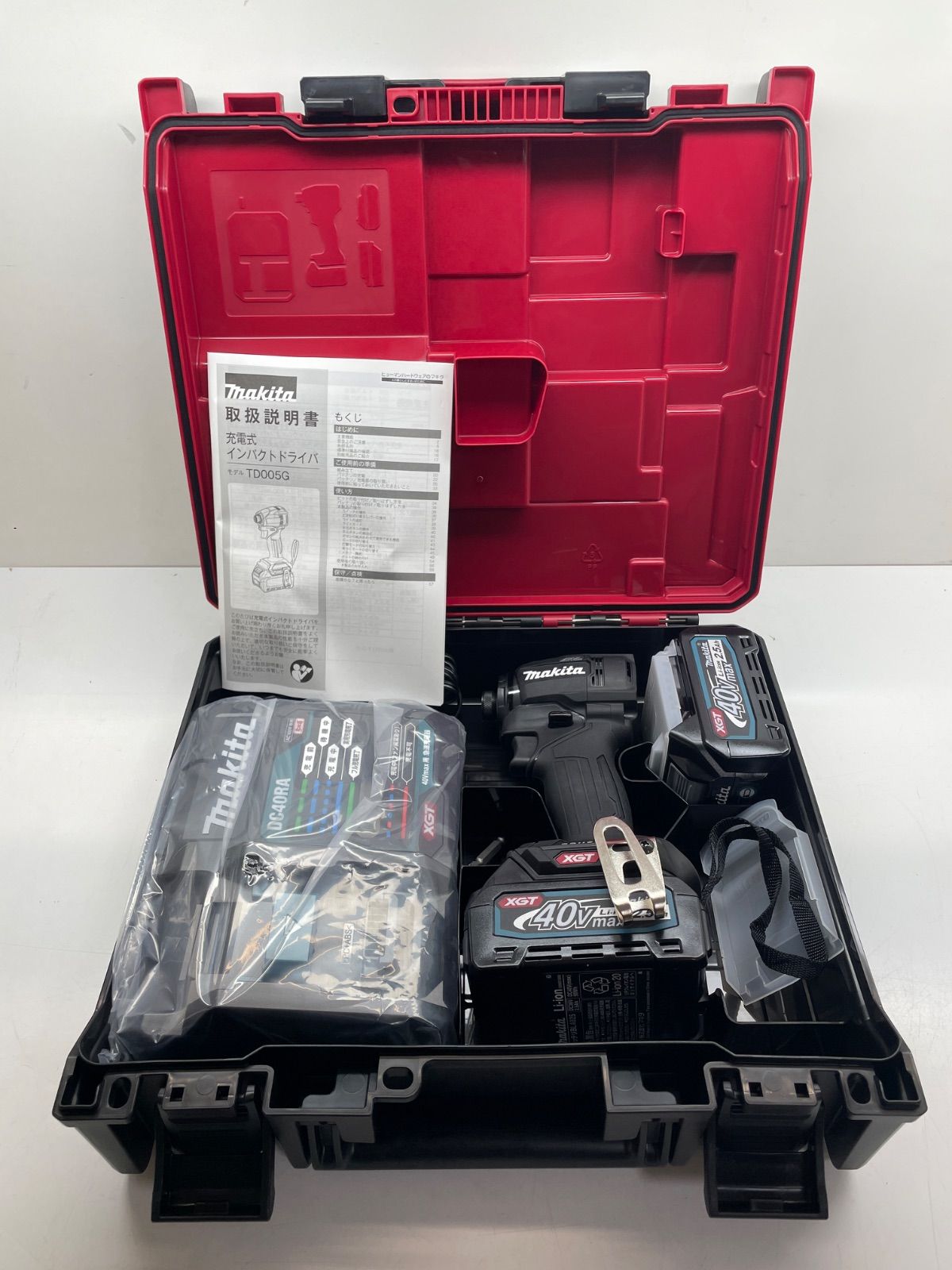 【新品未使用　開封品】　makita マキタ　充電式インパクトドライバー　TD005GRDXB　XGT　40Vmax バッテリー2.5Ah×2　カムアウト低減機能搭載 ブラック