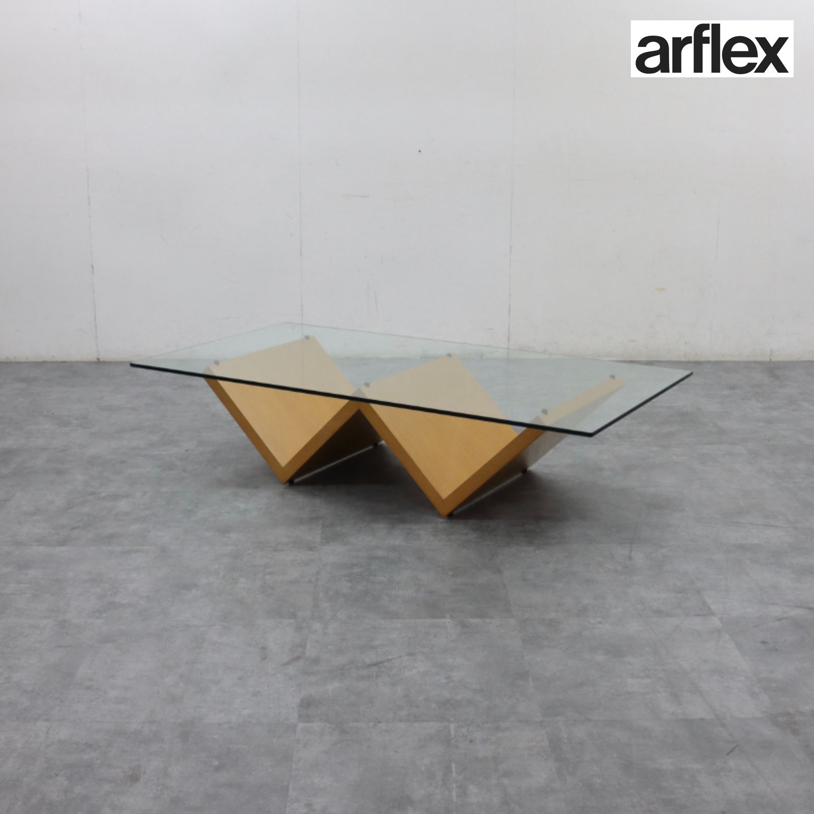 arflex アルフレックス MONTAGNA モンターニャ センターテーブル/リビングテーブル/コーヒーテーブル ガラス Fumio Kawasaki