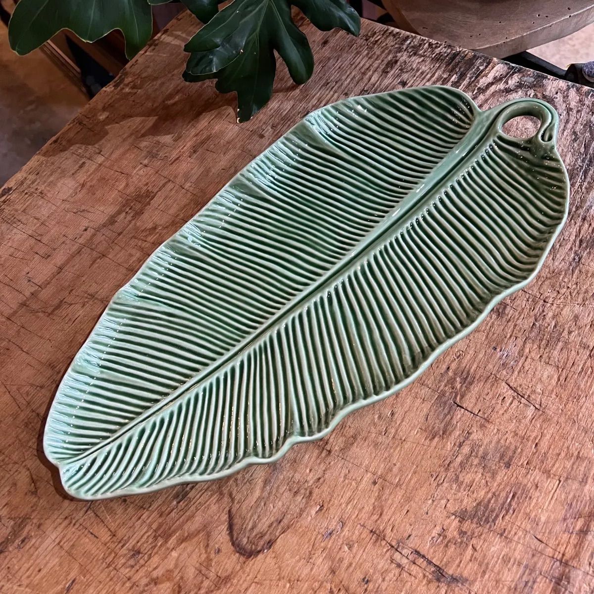 ボルダロ・ピニェイロ （Bordallo Pinheiro）「バナナリーフ（Banana Leaf）シリーズプラター　サービングディッシュ　皿(39㎝)