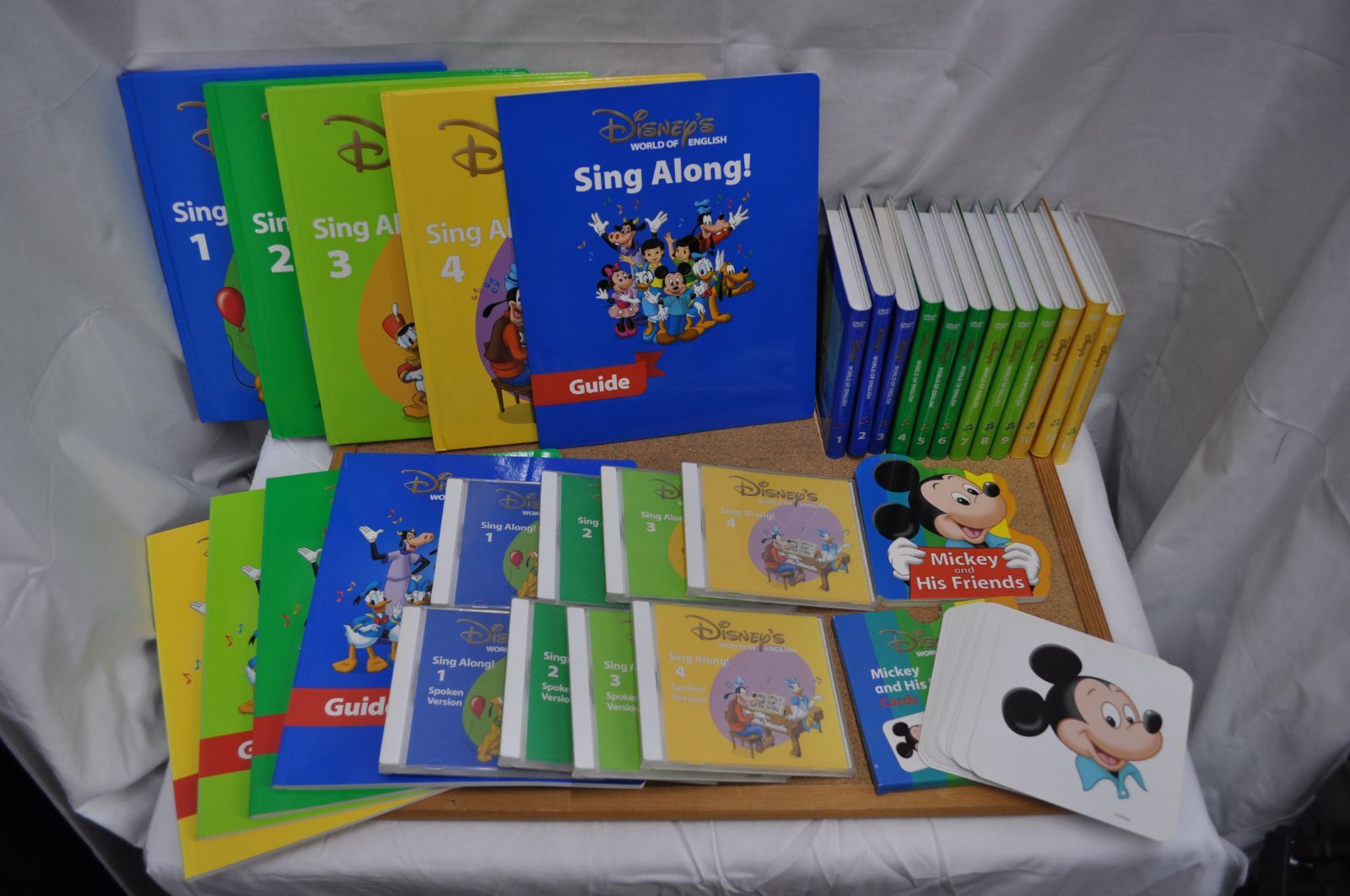 中古品 現状品 DWE ディズニー英語システム　シングアロング Songs DVD CD 本 カード 型抜き絵本 セット 18,250円