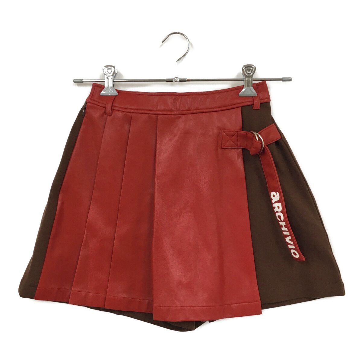 中古 レディース アルチビオ archivio スカート風ショートパンツ 38(M) レッド×ブラウン 赤系 フェイクレザー 合成皮革 ストレッチ ウエストゴム 裏起毛 13,510円