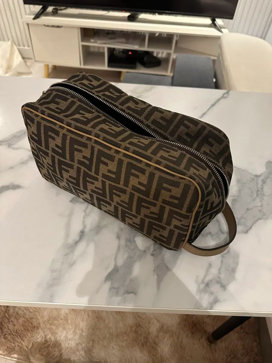 26年6月 購入 新品 FENDI フェンディ ブラウン FF パータン 돕키ット