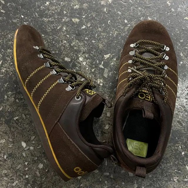 275 adidas NEO マウンテン スニーカー