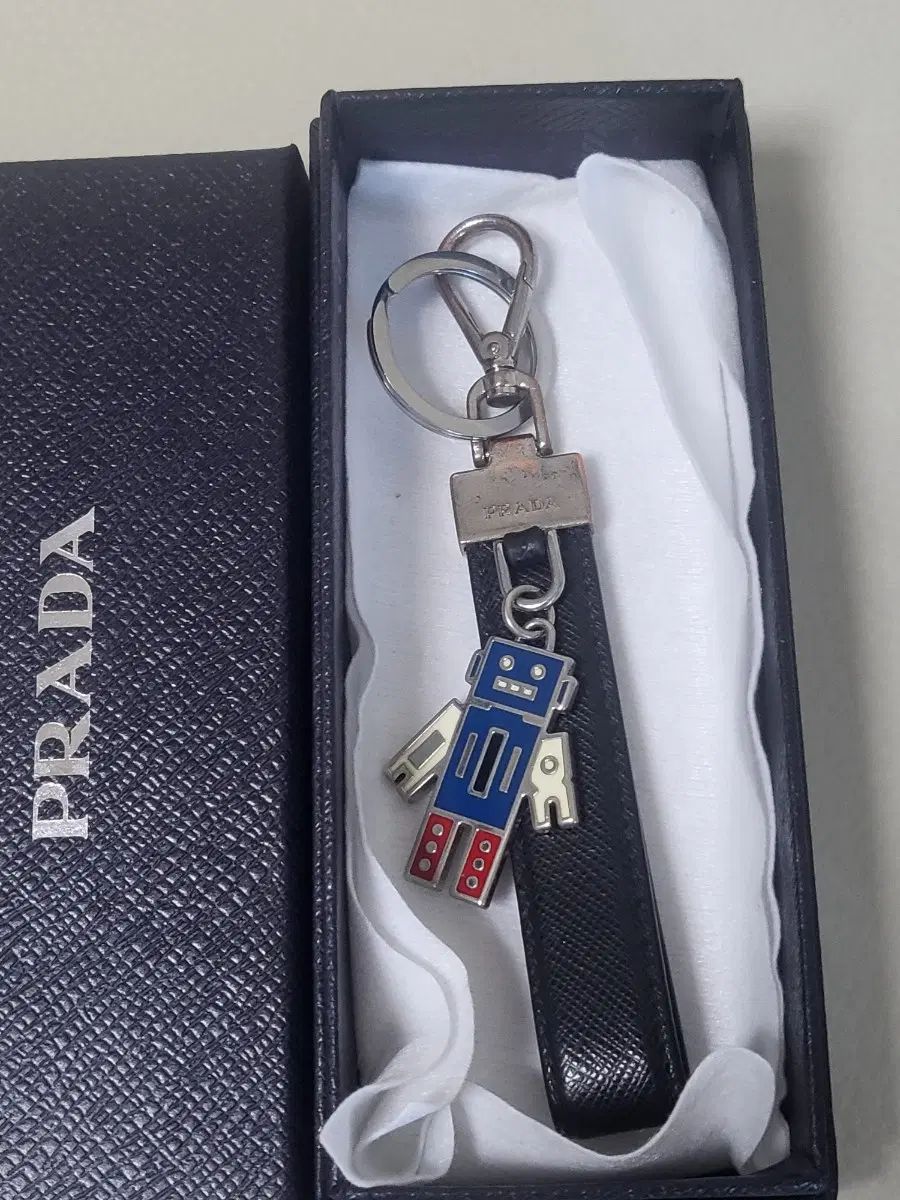 プラダ ロボット キーホルダー 2 正規品