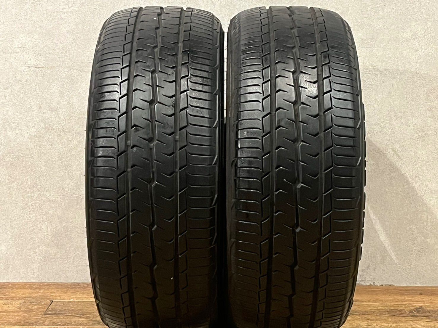 【2025年 バリ溝！】TOYOTIRES H30 225/50R18C 107/105R 2本セット トヨタ 200 ハイエース レジアスエース ニッサン キャラバン 即納 22,350円