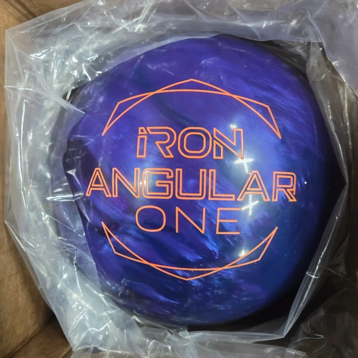 配送無料(※メルカリshop取引では対象外) 14 パウンド 公式球 エボナイト(EBONITE) アイアン アンギュラーONE 新品 ボーリング