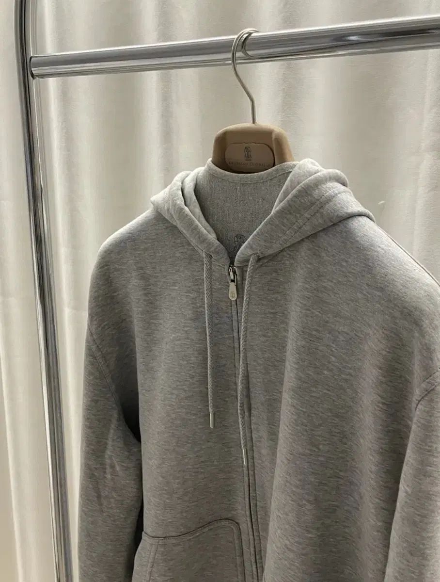 L BRUNELLO CUCINELLI(ブルネロクチネリ) グレー フードジップアップ