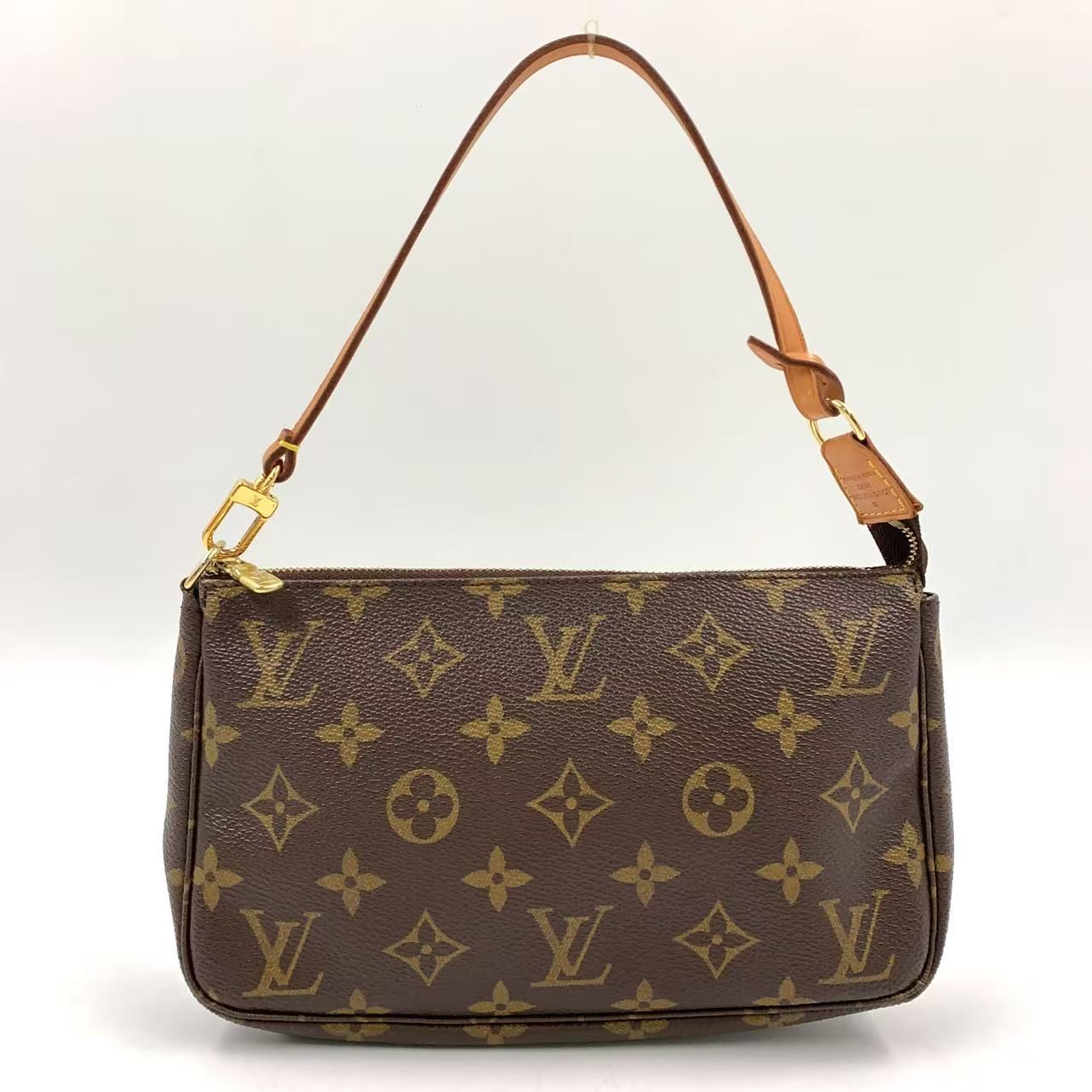 【新着】LOUIS VUITTON ポシェットアクセソワール モノグラム レザー PVC ブラウン ハンドバッグ ゴールド M51980 55,550円