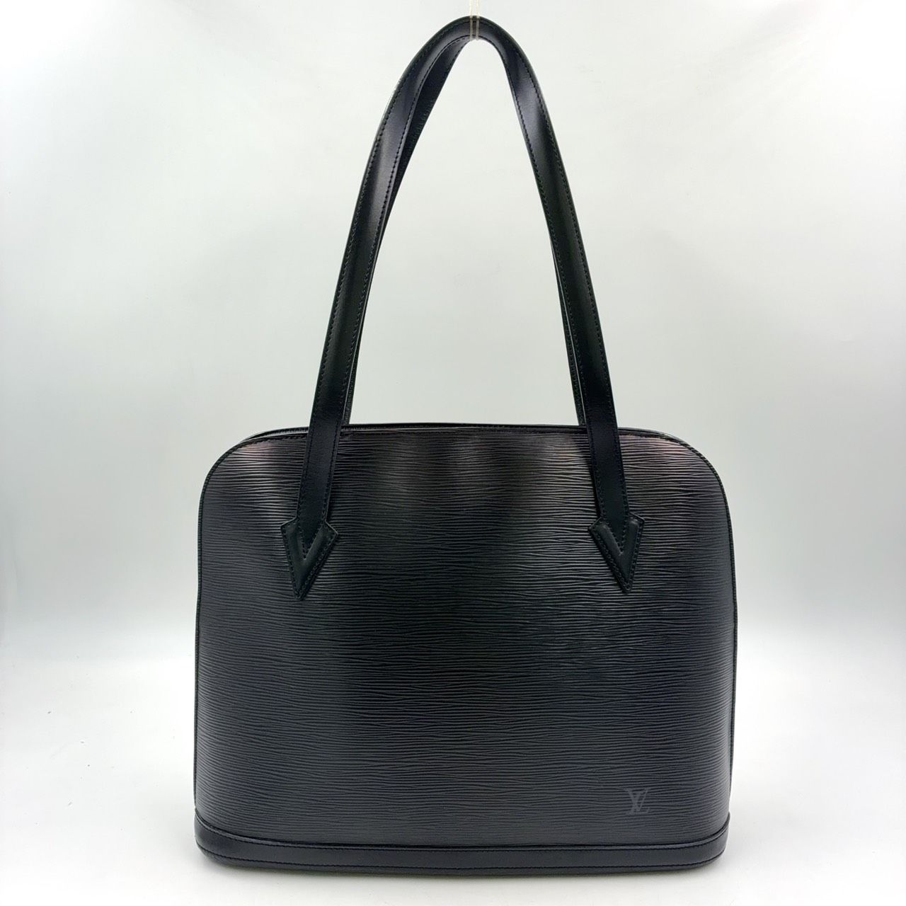 【新着】LOUIS VUITTON リュサック エピ ノワール レザー ブラック ショルダーバッグ ゴールド M52282