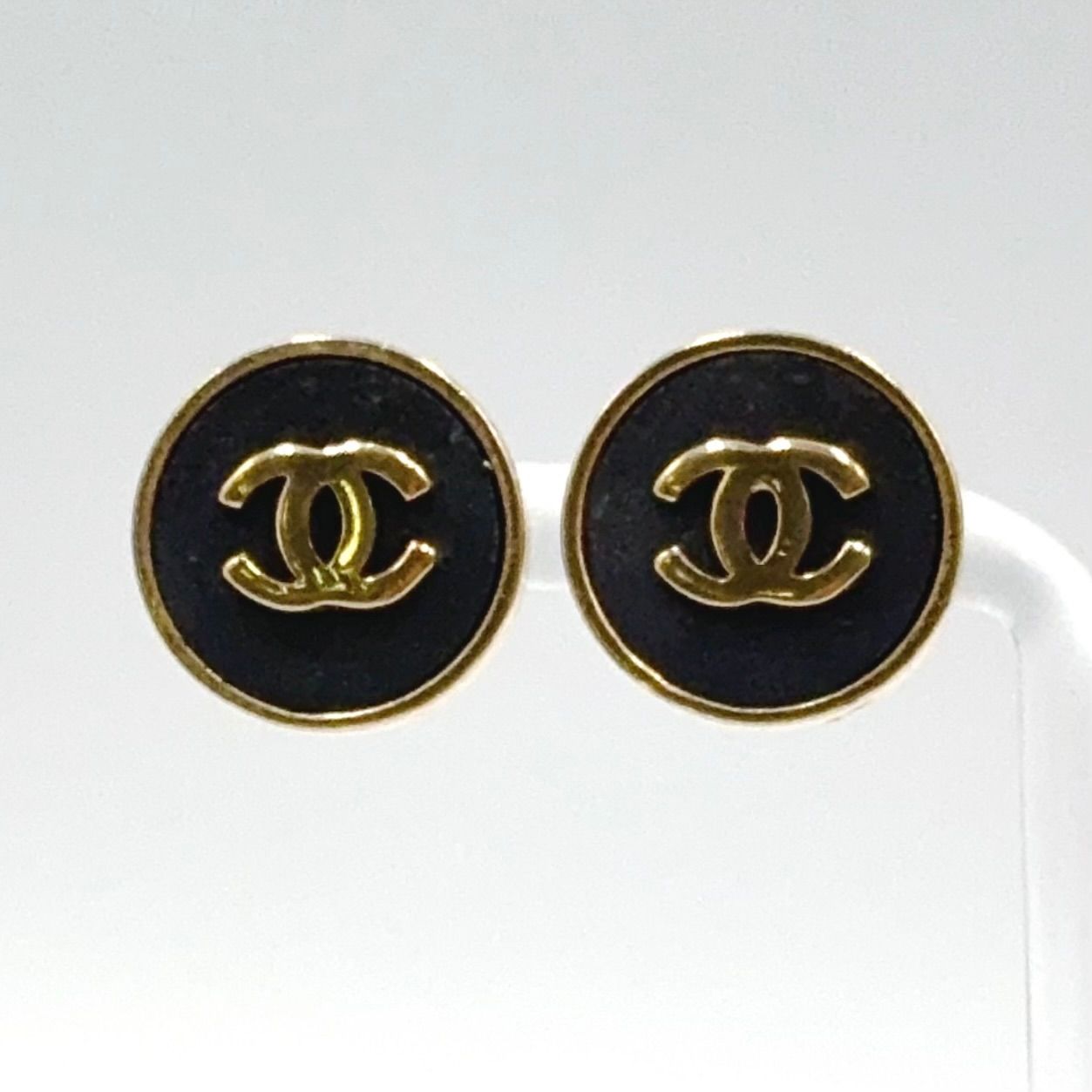 【新着】CHANEL ココマーク ラウンド GP プラスチック ゴールド ブラック イヤリング