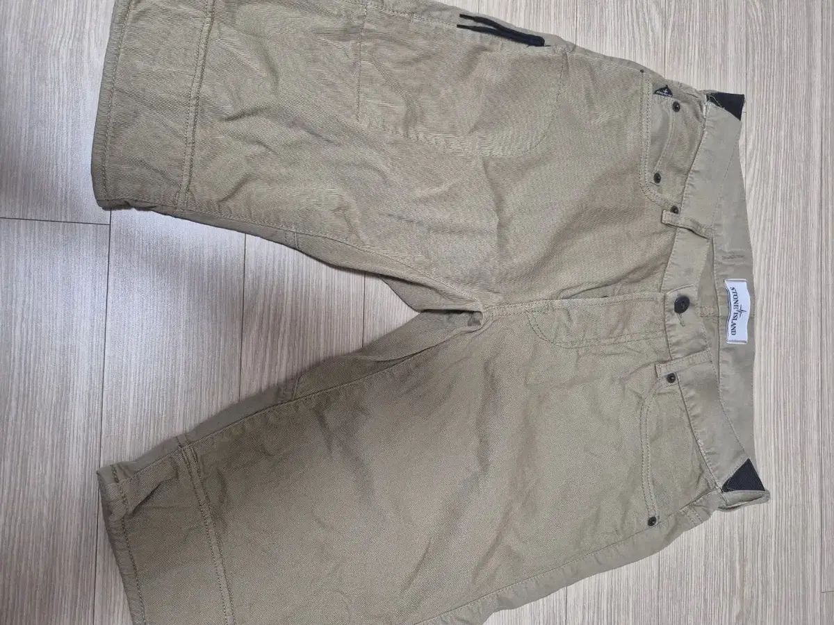 STONE ISLAND ストーンアイランド 正規品 ハーフパンツ 82サイズ 出品
