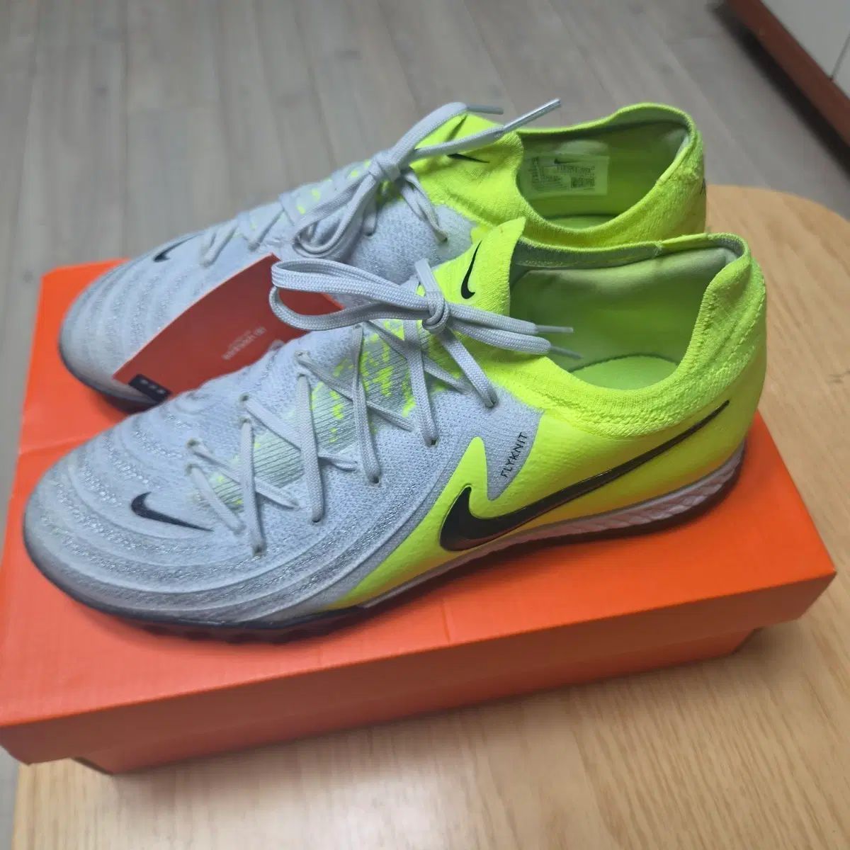 (255) ナイキ FANTOM gx2 pro TF