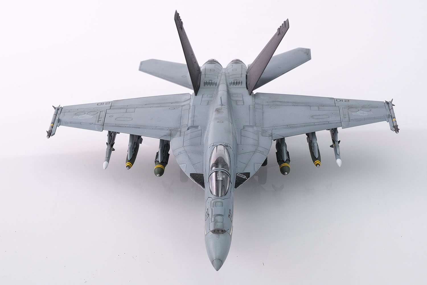 1/72 アメリカ海軍 艦上戦闘機 F/A-18E スーパーホーネット VFA-103