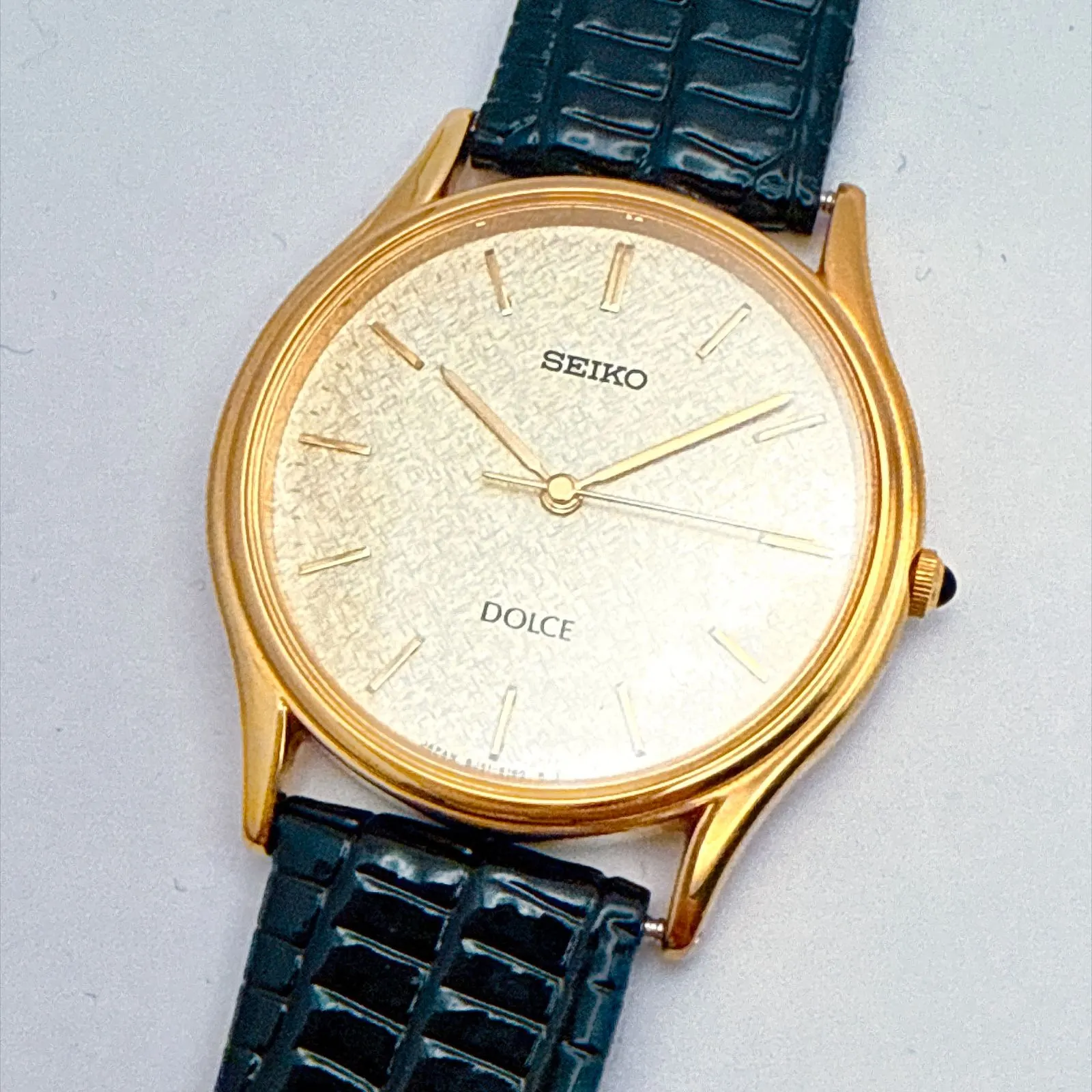 B203【稼働・美品・年差クォーツ・電池交換済・純正尾錠・新品ベルト 