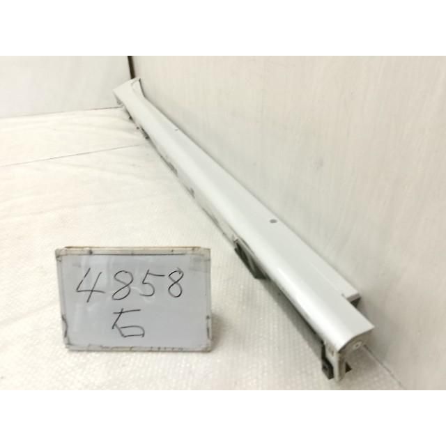 2017年 カムリ ハイブリッド X AXVH70 純正 右サイドステップ 089 ホワイト系 75850-33130-A1 210705 4858 10,725円