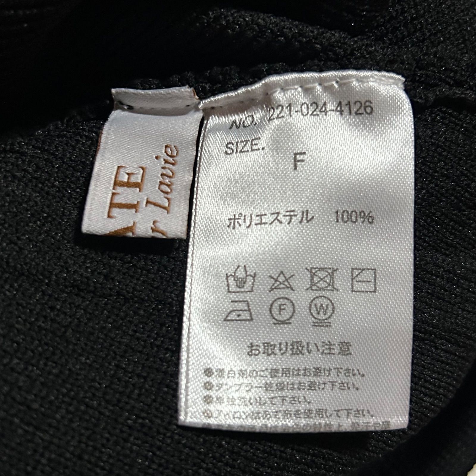 https://assets.mercari-shops-static.com/-/large/plain/2JWJmQKvruHYT8k6inKdGe.jpg@jpg