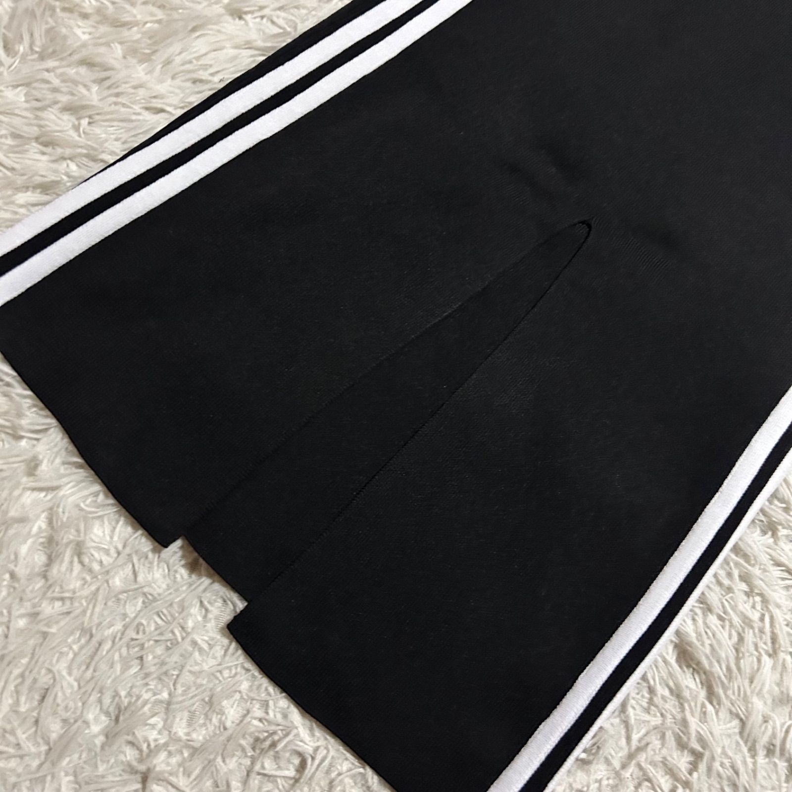 https://assets.mercari-shops-static.com/-/large/plain/2JWJmQKvsQfXvvafrEGnva.jpg@jpg