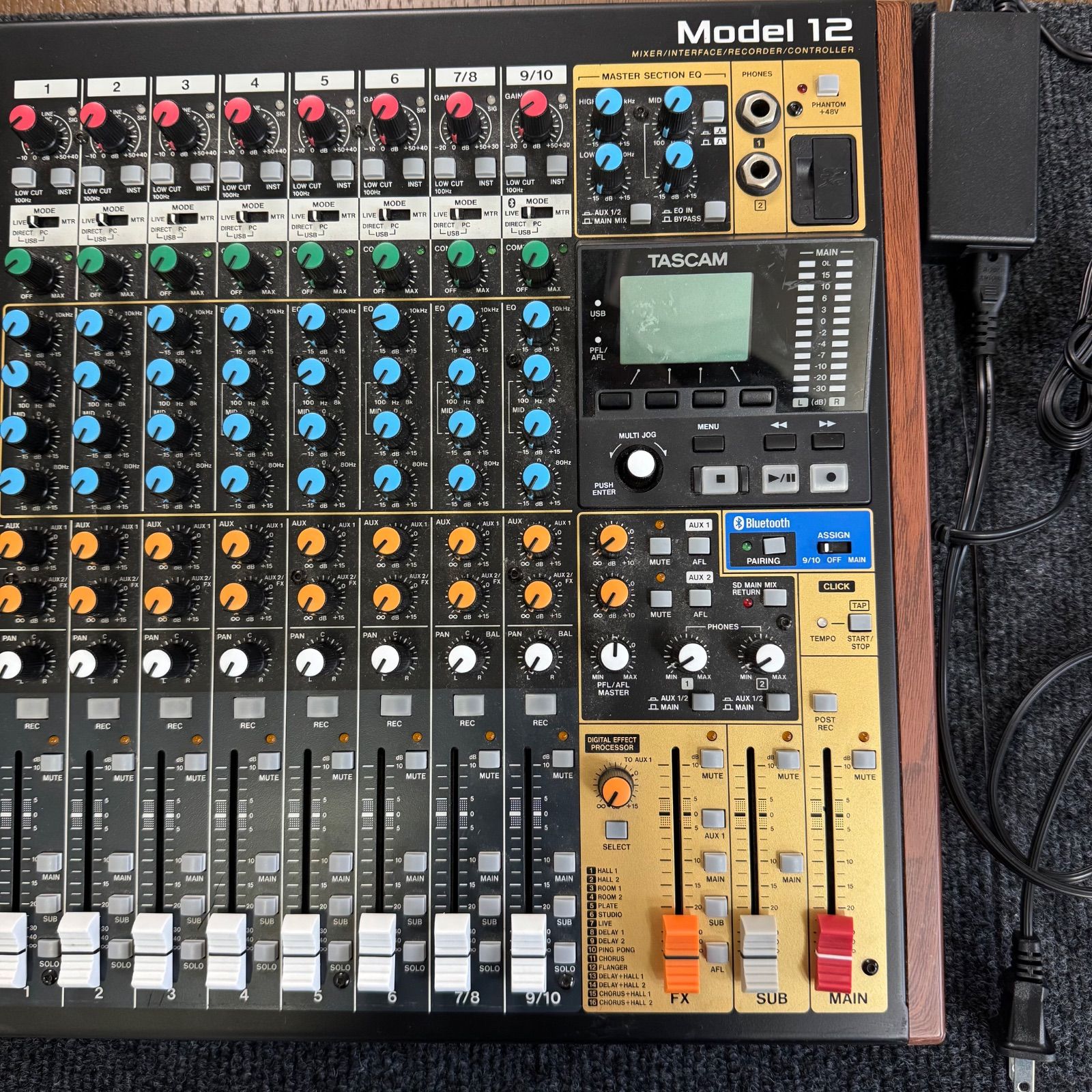 TASCAM / MODEL12