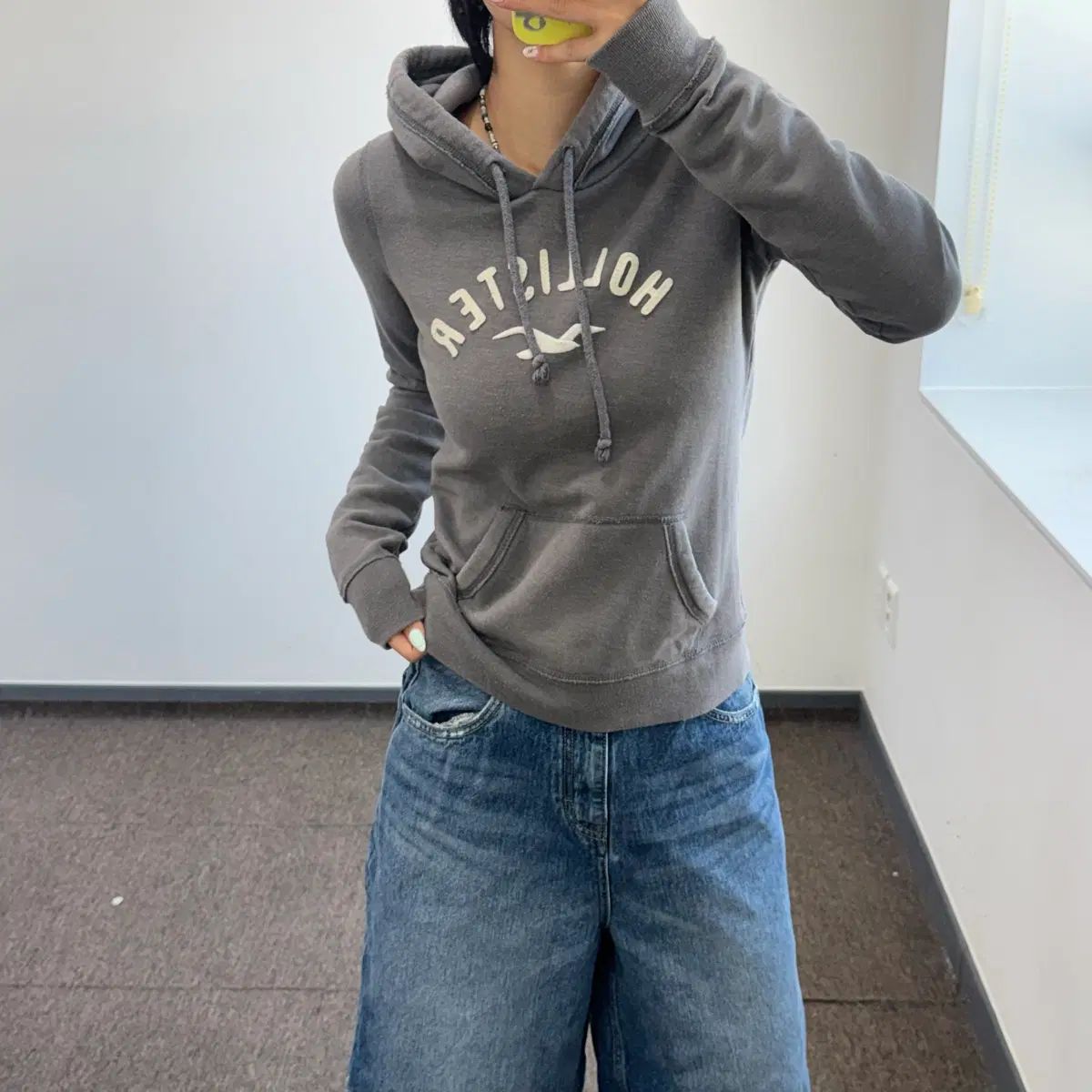Hollister ホリスター Spellout ロゴ グレー フーディー ホリスター 