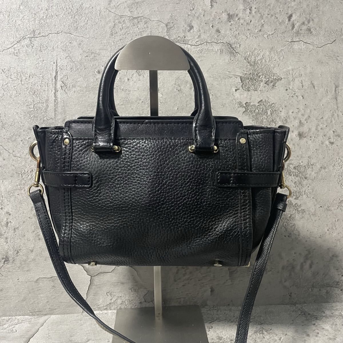 美品 COACH コーチ 2way ショルダーバッグ スワッガー ターンロック