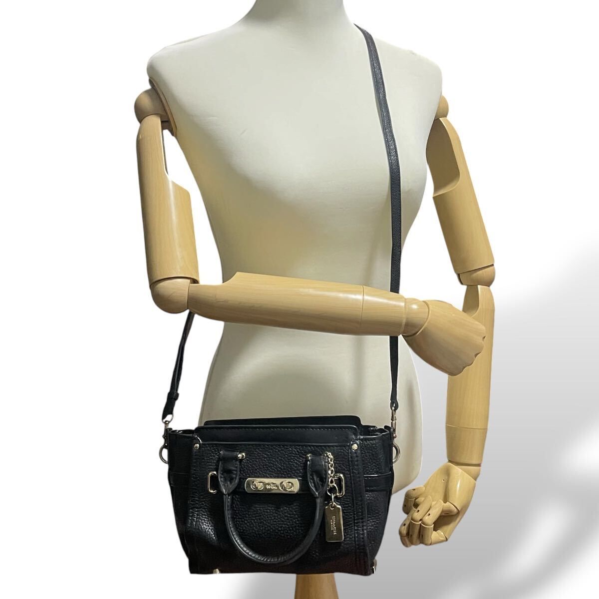 美品 コーチ 2way ショルダーバッグ スワッガー ターンロック レザー 黒 美品 COACH コーチ 2way ショルダーバッグ スワッガー ターンロック