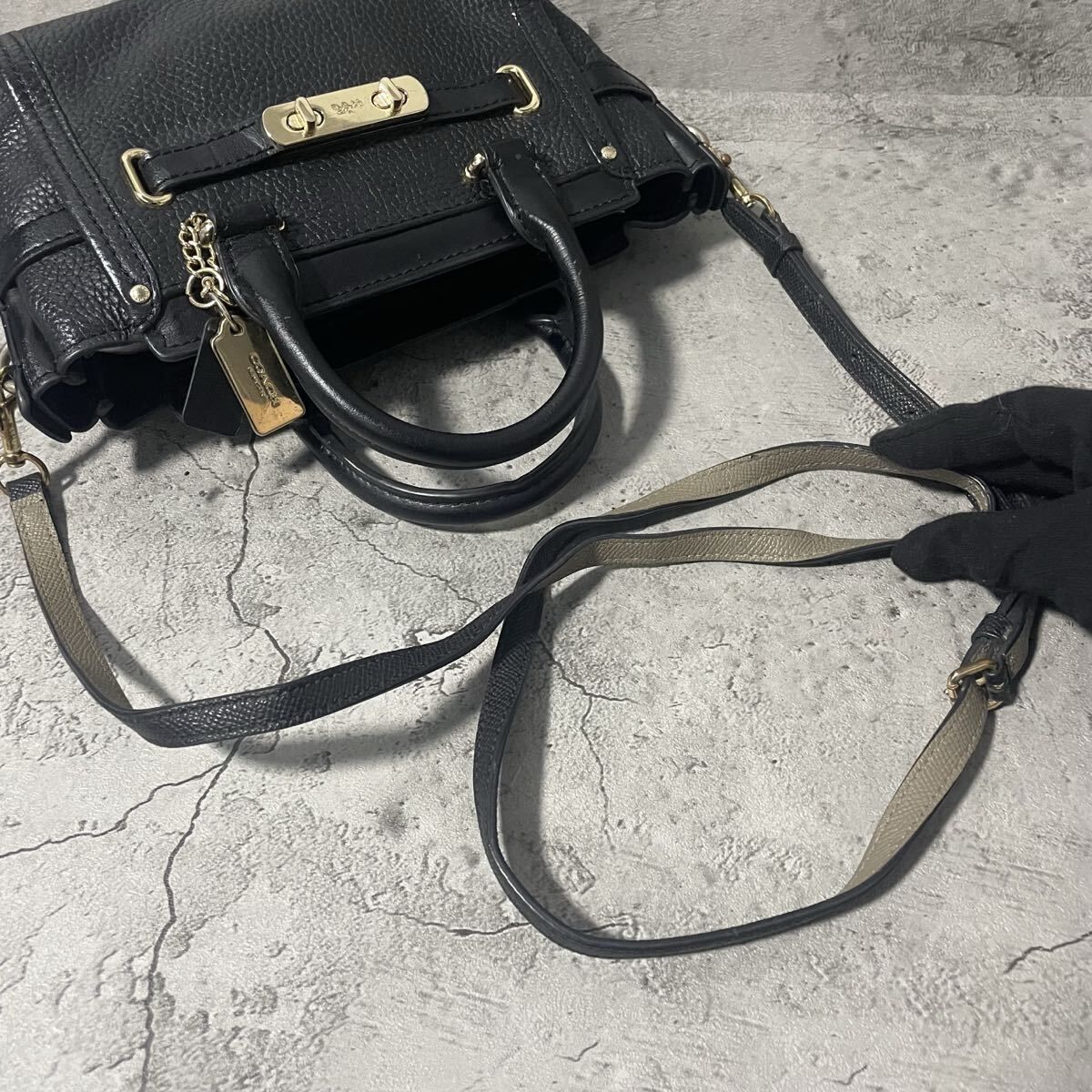 美品 COACH コーチ 2way ショルダーバッグ スワッガー ターンロック