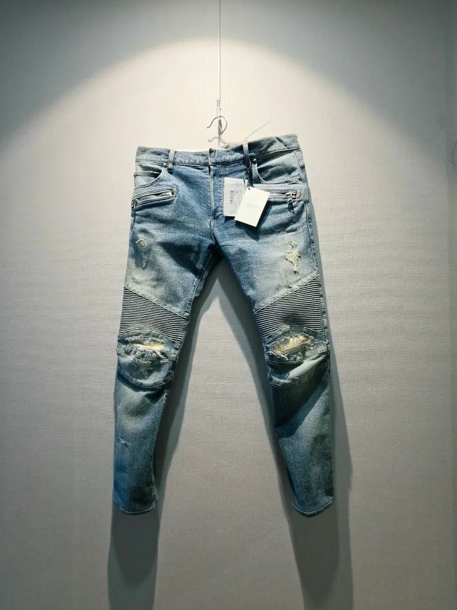 新品/送料込み(※メルカリshop取引では対象外)/Made in JAPAN バルマン(BALMAIN) 名作 インディゴ デニム バイカー ダメージジーンズ