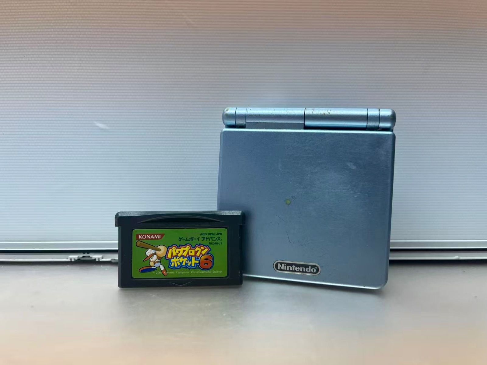 シルバーのゲームボーイアドバンスSP　（ジャンク品）
