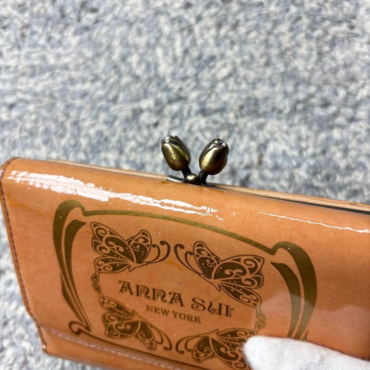 ANNA SUI アナスイ 三つ折り財布 がま口 バタフライ エナメル キャメル