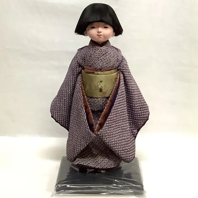 【アウトレット商品】市松人形 男の子 久楽朋 28cm 縮緬紺 総絞り鹿の子 MC-37