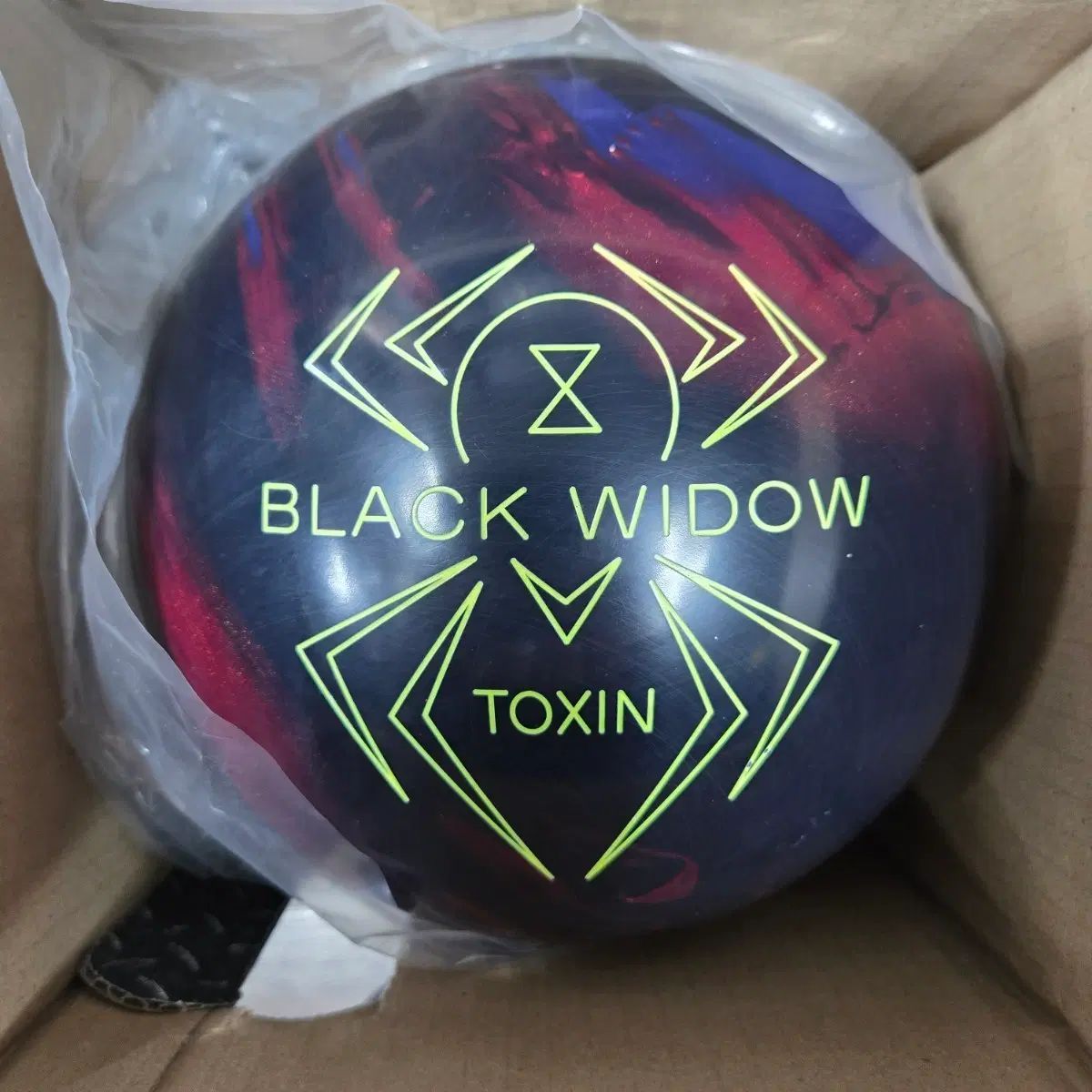 配送無料(※メルカリshop取引では対象外) 14 3 パウンド 公式球 HAMMER(ハンマー) black widow（ブラックウィドウ） ボツリヌス ハイブリッド 新品 ボーリング 30,369円