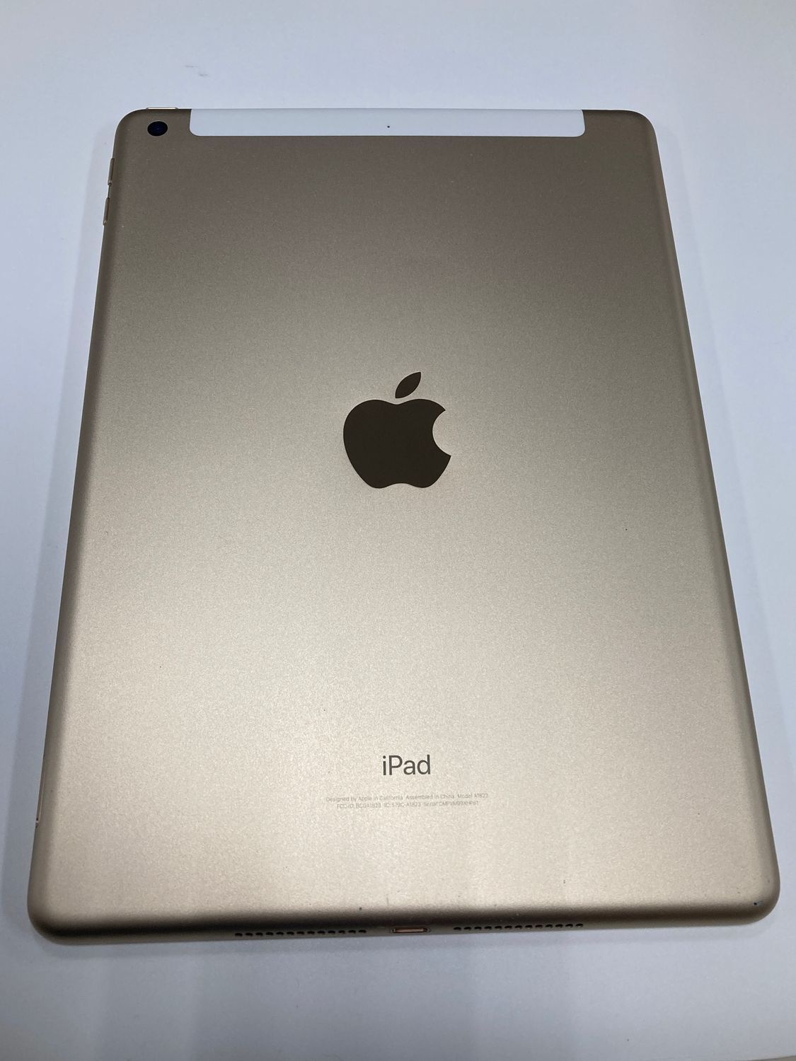 Apple iPad 第5世代 32GB ゴールド バッテリー88% - メルカリ