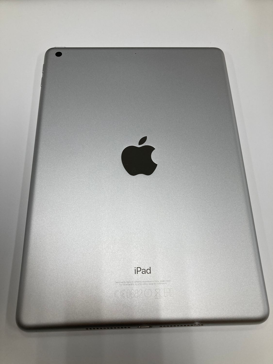 Apple iPad 第5世代 WiFi 32GB シルバー 傷や汚れあり - メルカリ