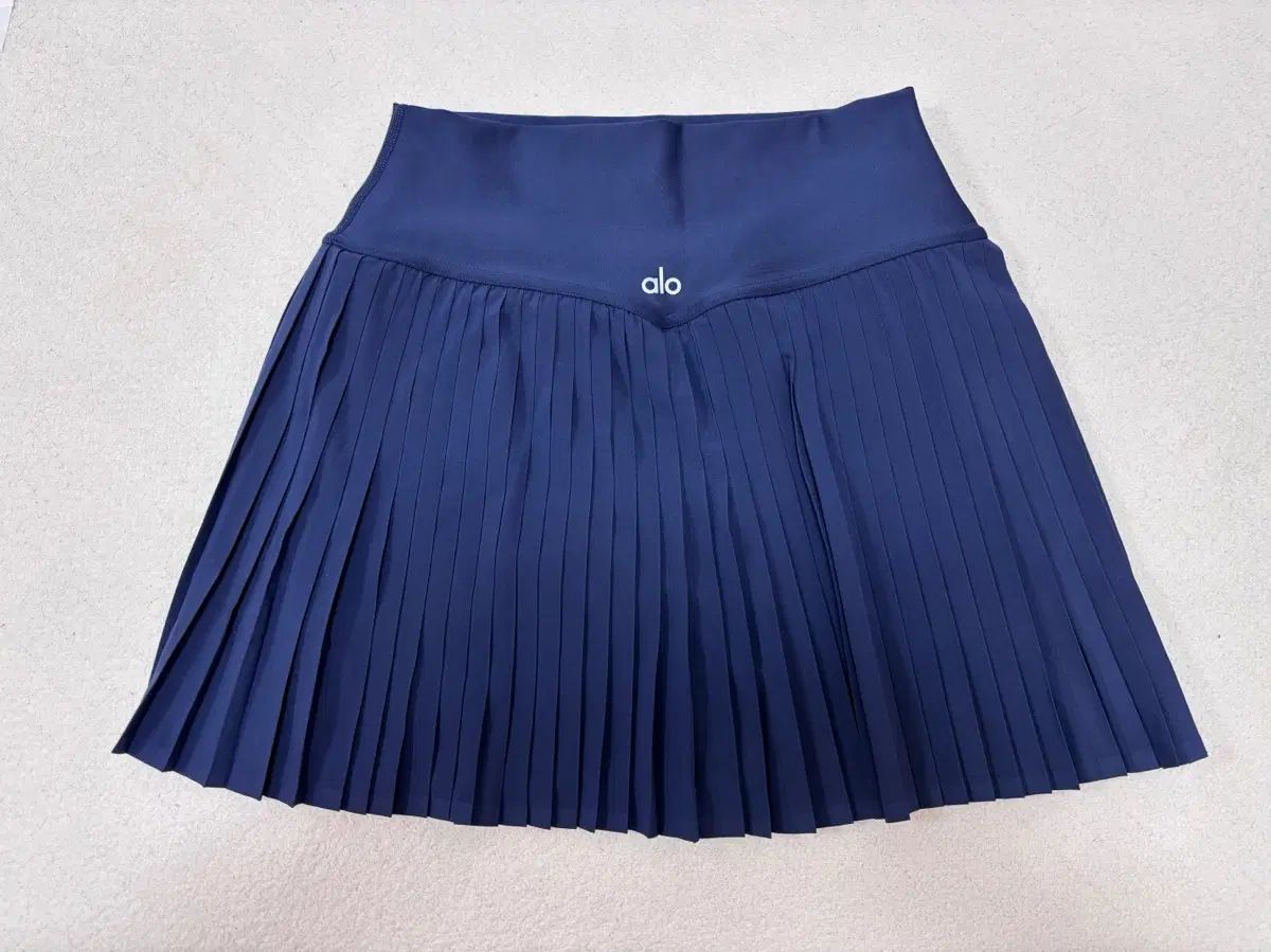 Alo アロ プリーツ スカート ネイビー 7,955円