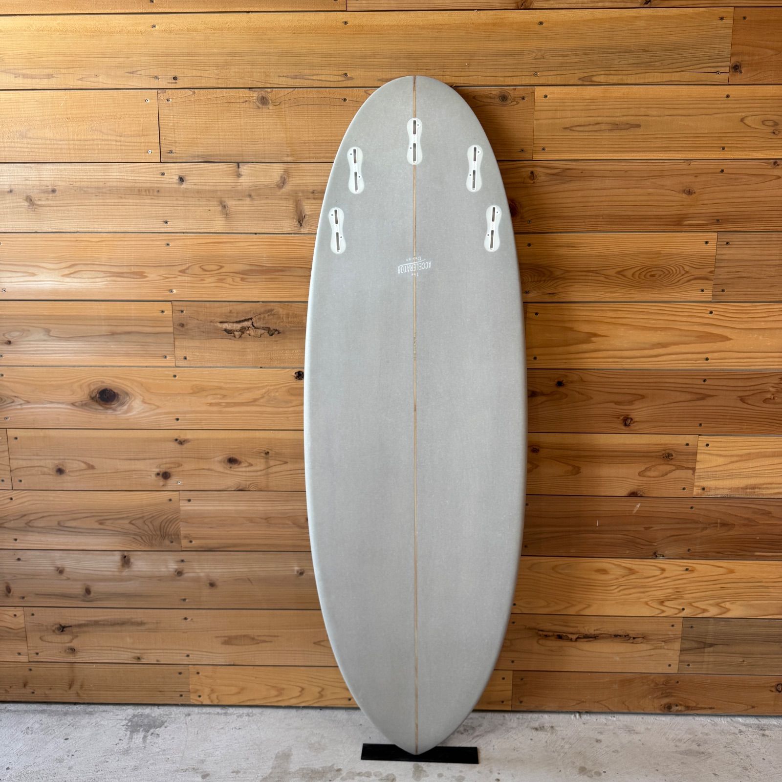極美中古 アクセルレーター サーフボード ACCELERATOR 5'7 34.8L