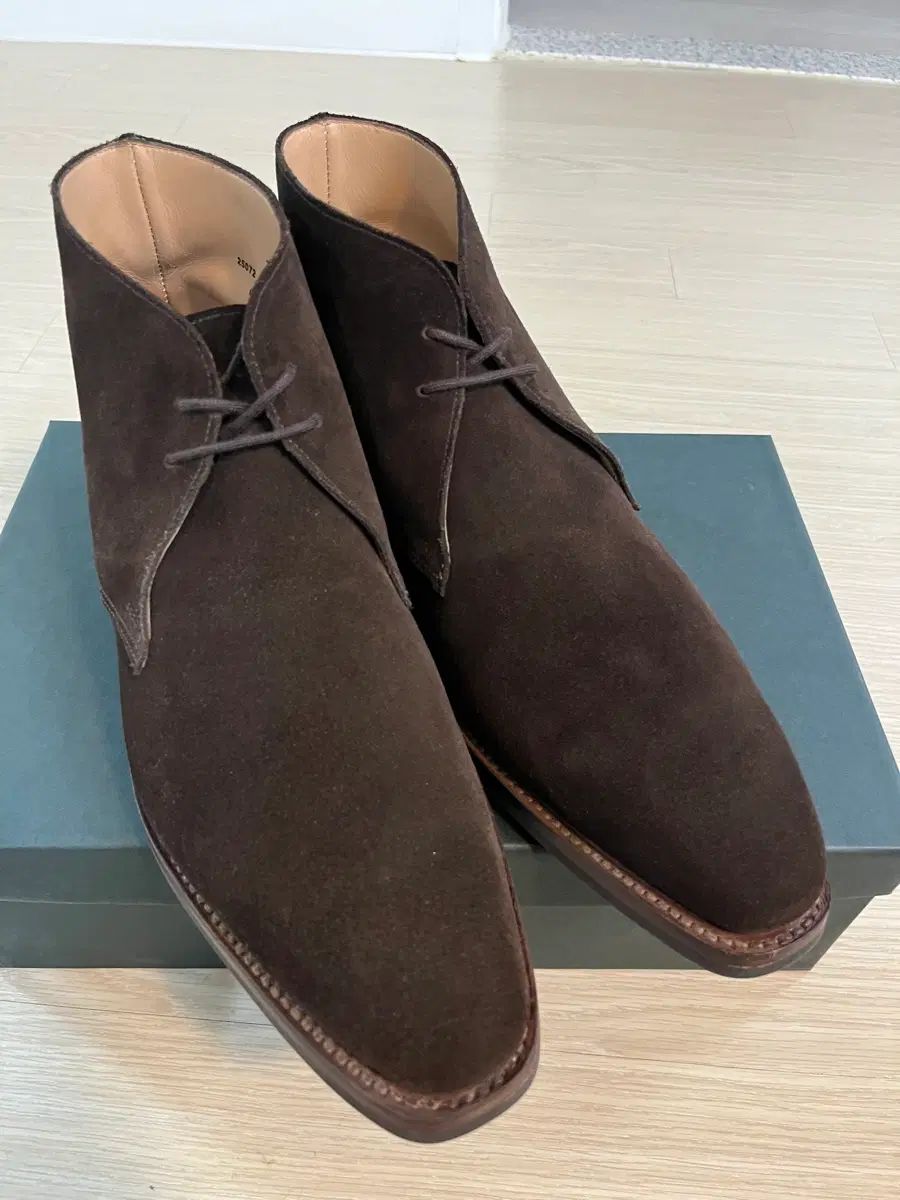 Crockett&Jones (クロケット&ジョーンズ) Tettbury チャッカブーツ 出品 (270 サイズ)