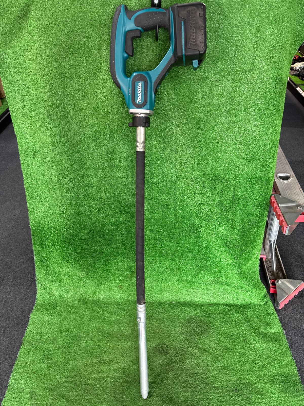 makita マキタ VR350D コンクリートバイブレータ バッテリー式 本体のみ ※現状品(ニ-48)
