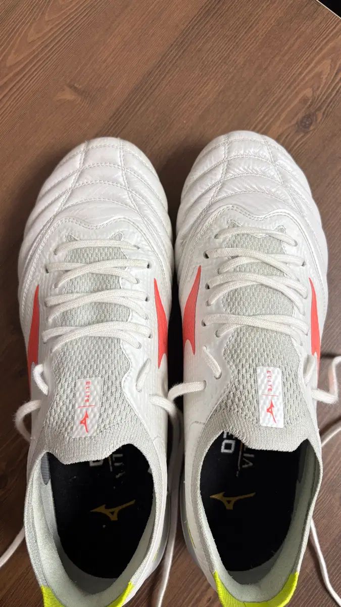 mizuno モレリア NEO5 ベータ エリート AG サッカーシューズ 19,357円