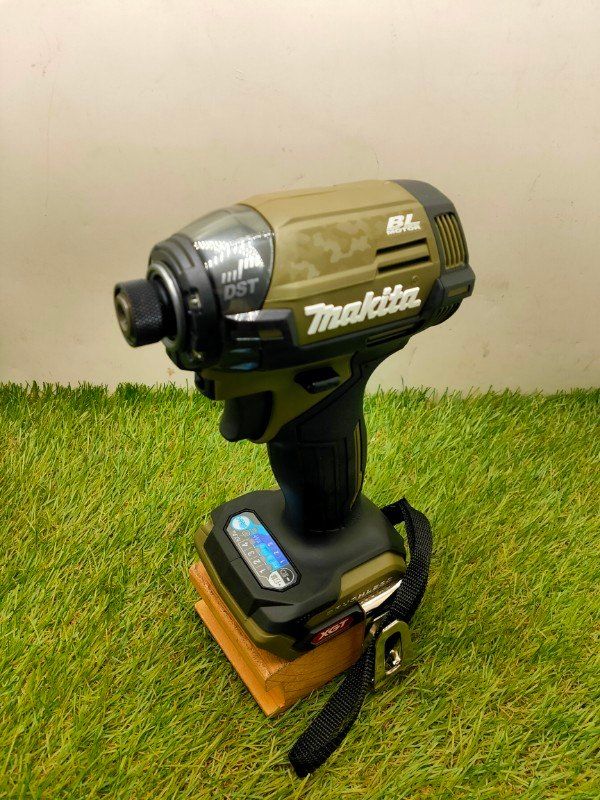 ☆マキタ(Makita) 充電式インパクトドライバ（オリ ーブ） 40Vmax TD002GZO　未使用 16,200円
