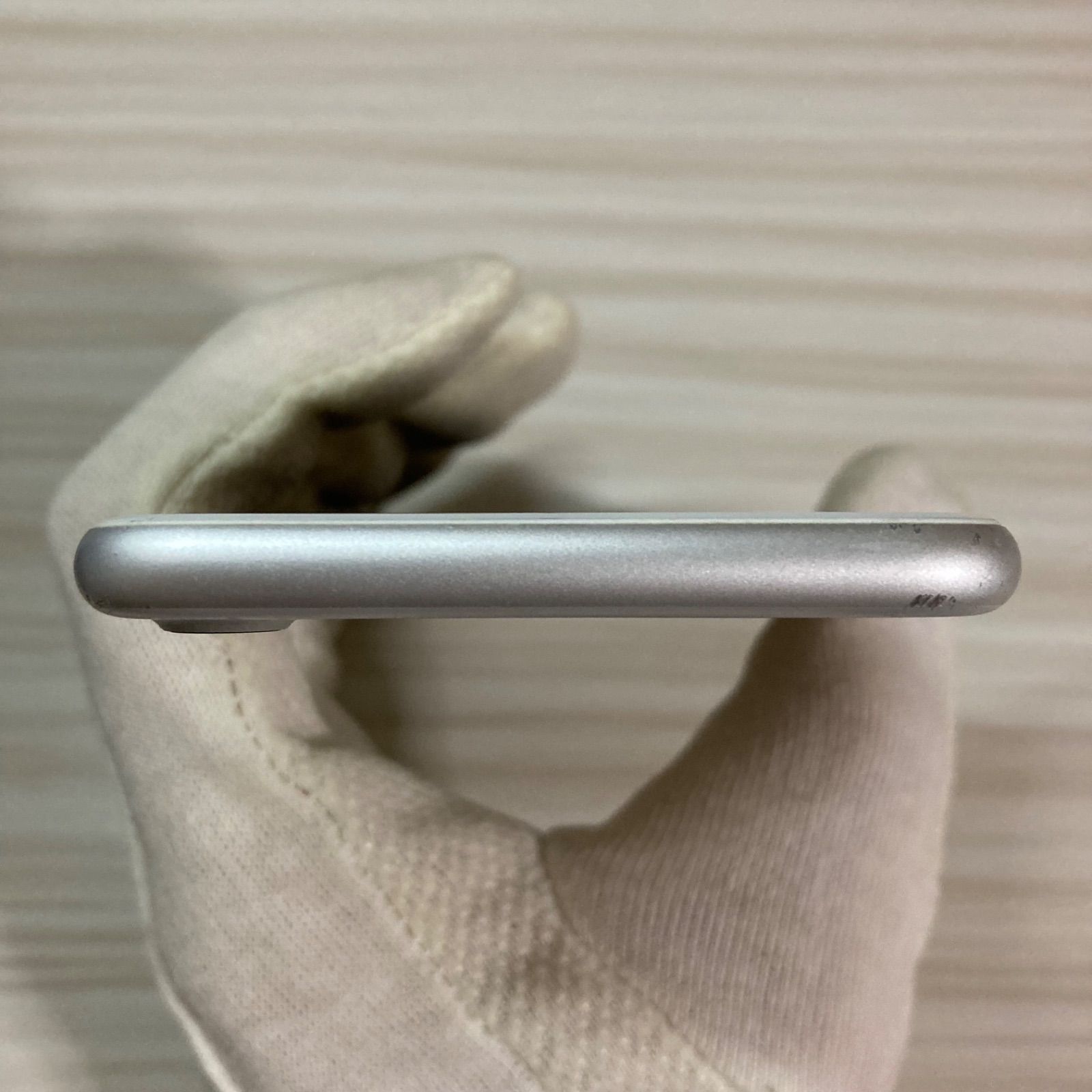 iPhone7 32GB Silver バッテリー75% SIMフリー - メルカリ