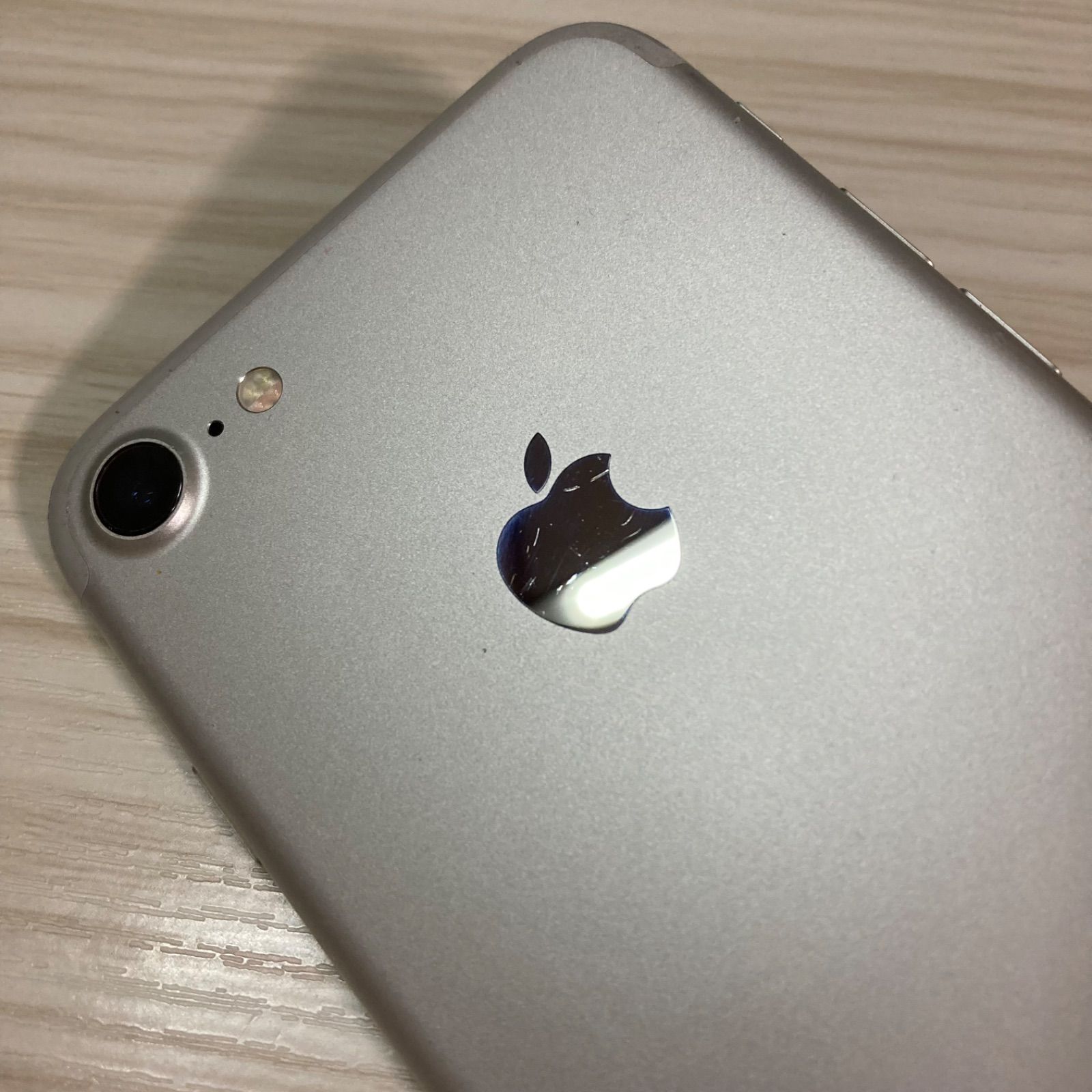 iPhone7 32GB Silver バッテリー75% SIMフリー - メルカリ
