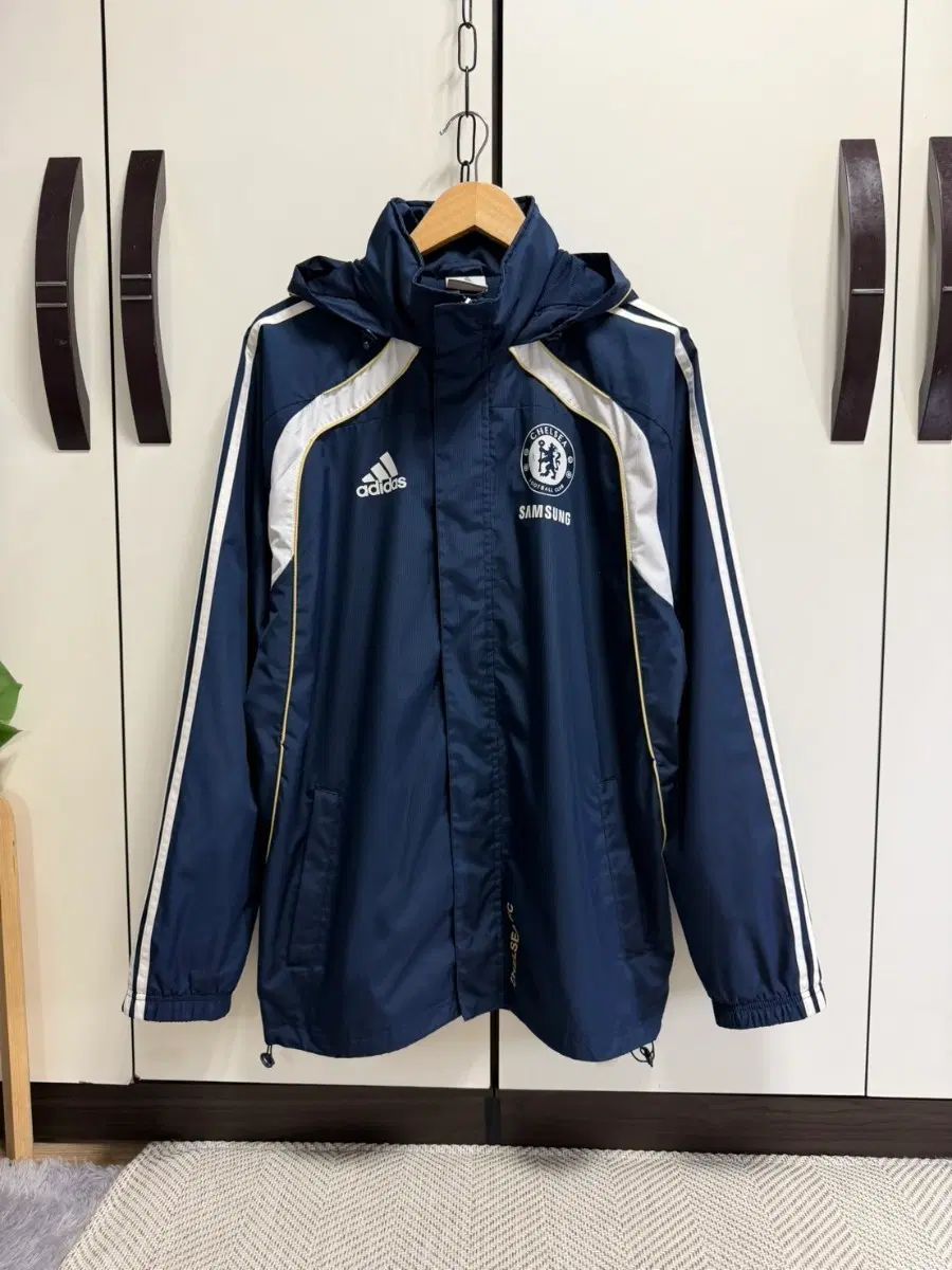 アディダス チェルシー サッカーチーム ウィンドブレーカー ジャケット