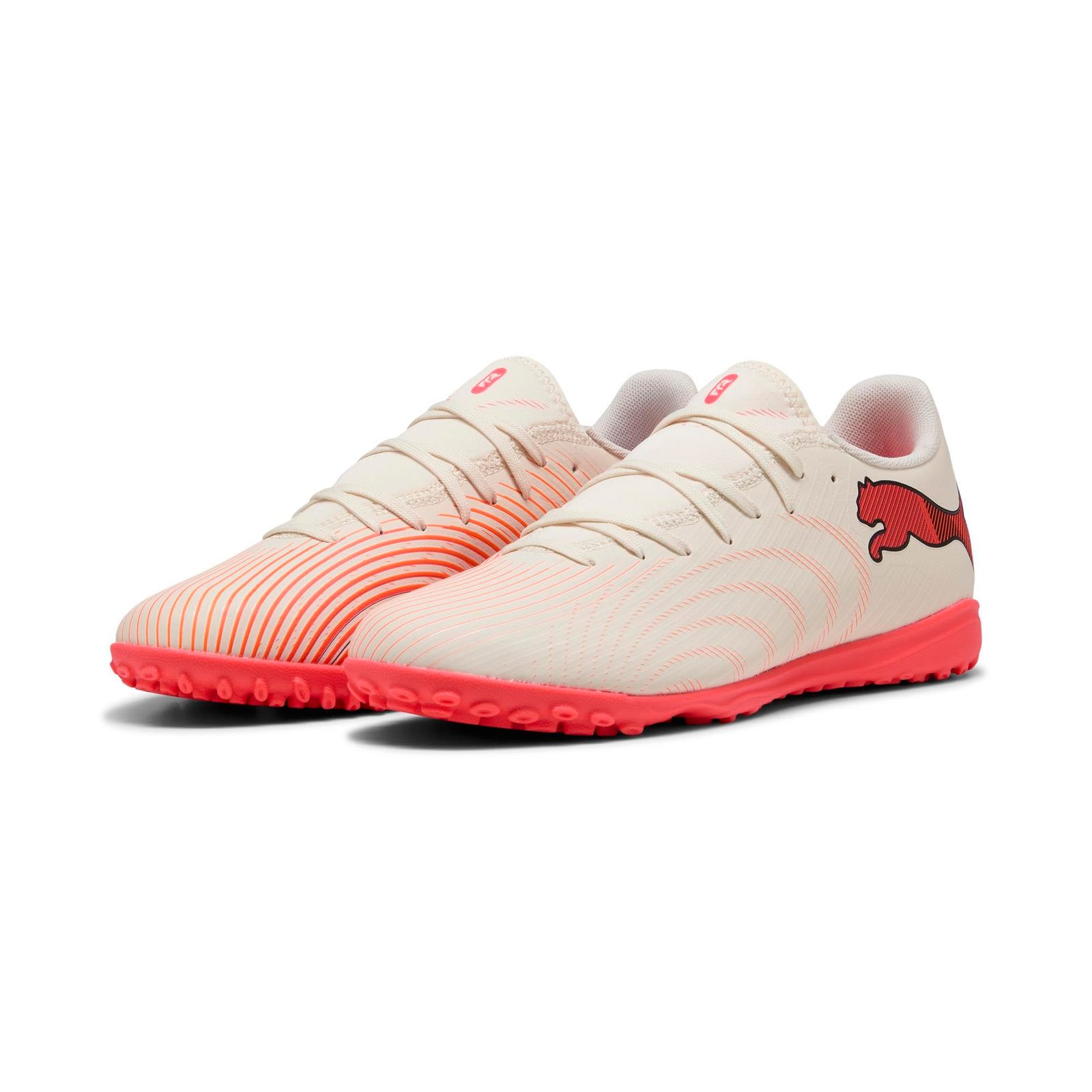 プーマ(PUMA) フューチャー 9 プレイ TT シュガードアーモンド/プーマホワイト/ウルトラレッド/プーマブラック(01) 10917401