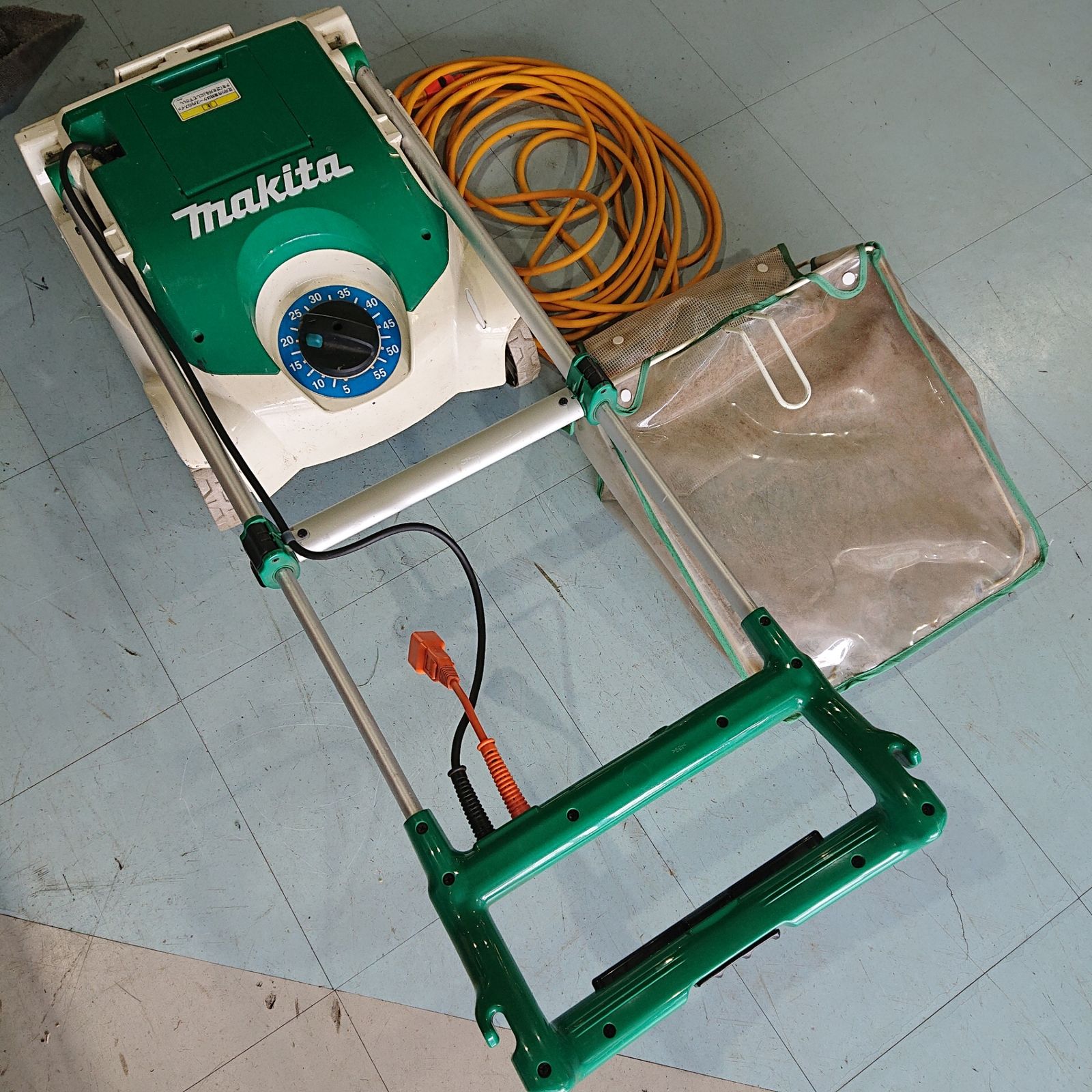 Makita　マキタ　MLM2851　280ｍｍ　芝刈機 10,360円