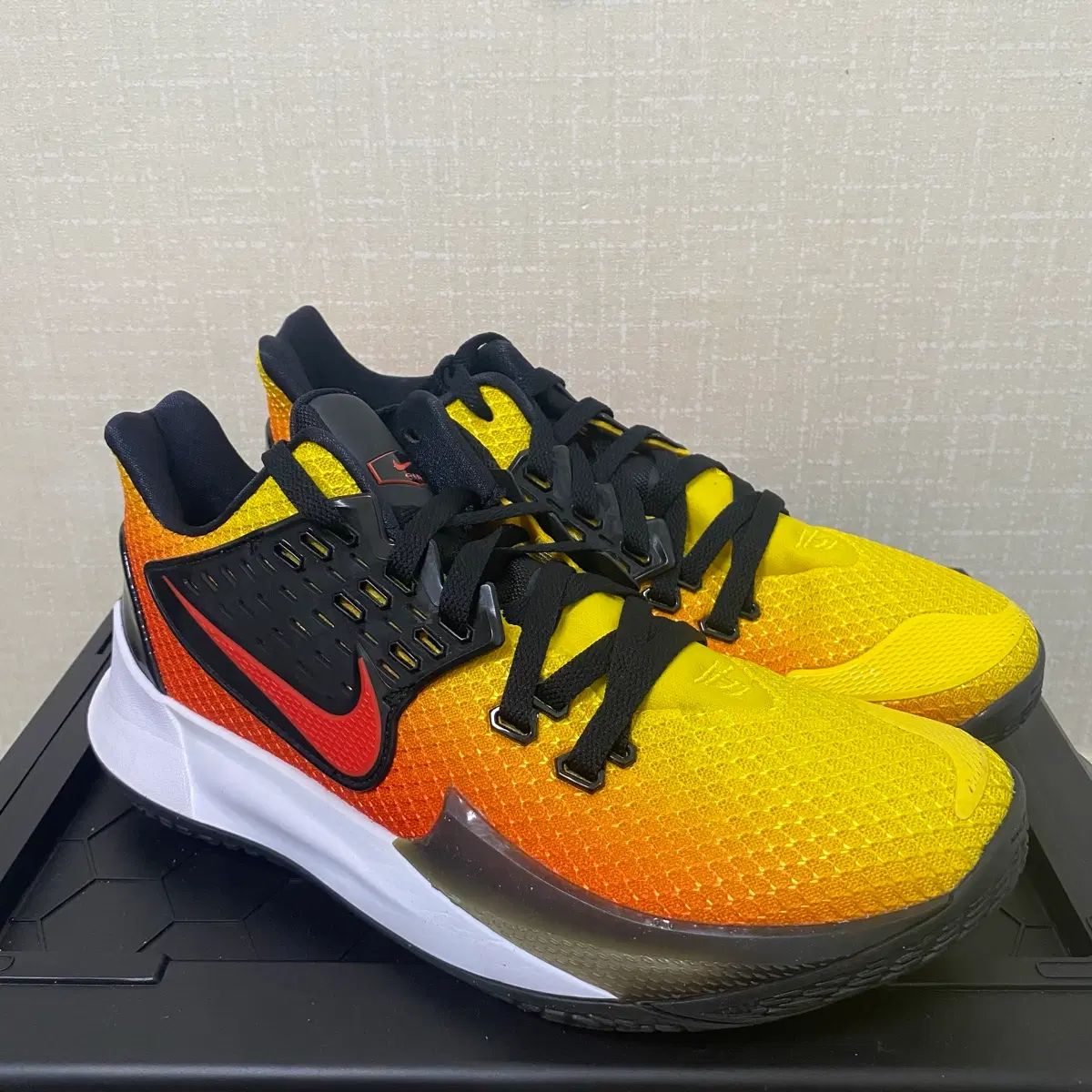 275 NIKE カイリー LOW 2 EP 18,123円
