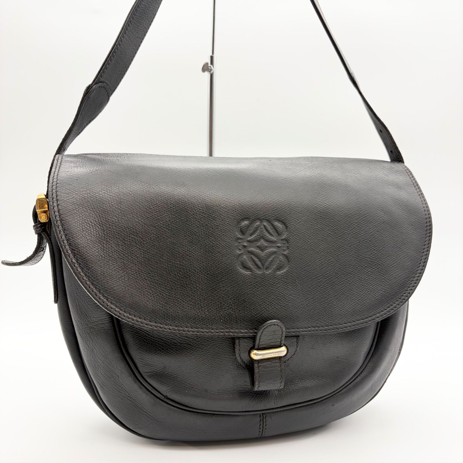 【美品】LOEWE ヴィンテージハーフムーンショルダーバッグ　ブラック LOEWE ロエベ ショルダーバッグ レザー アナグラム ブラック ハーフ