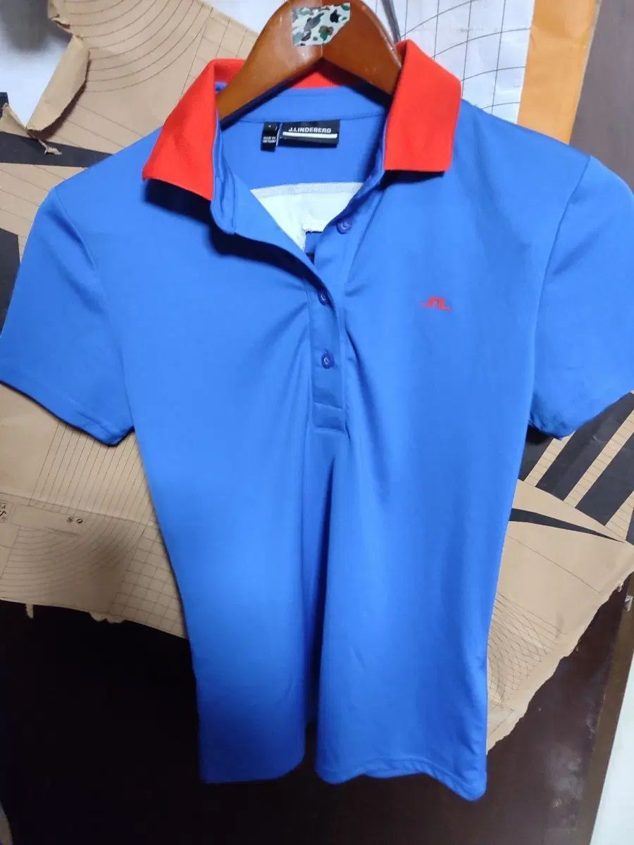 J LINDEBERG ゴルフウェア ブルー/レッド 半袖 カラーTシャツ LINDBERG スモール レディース
