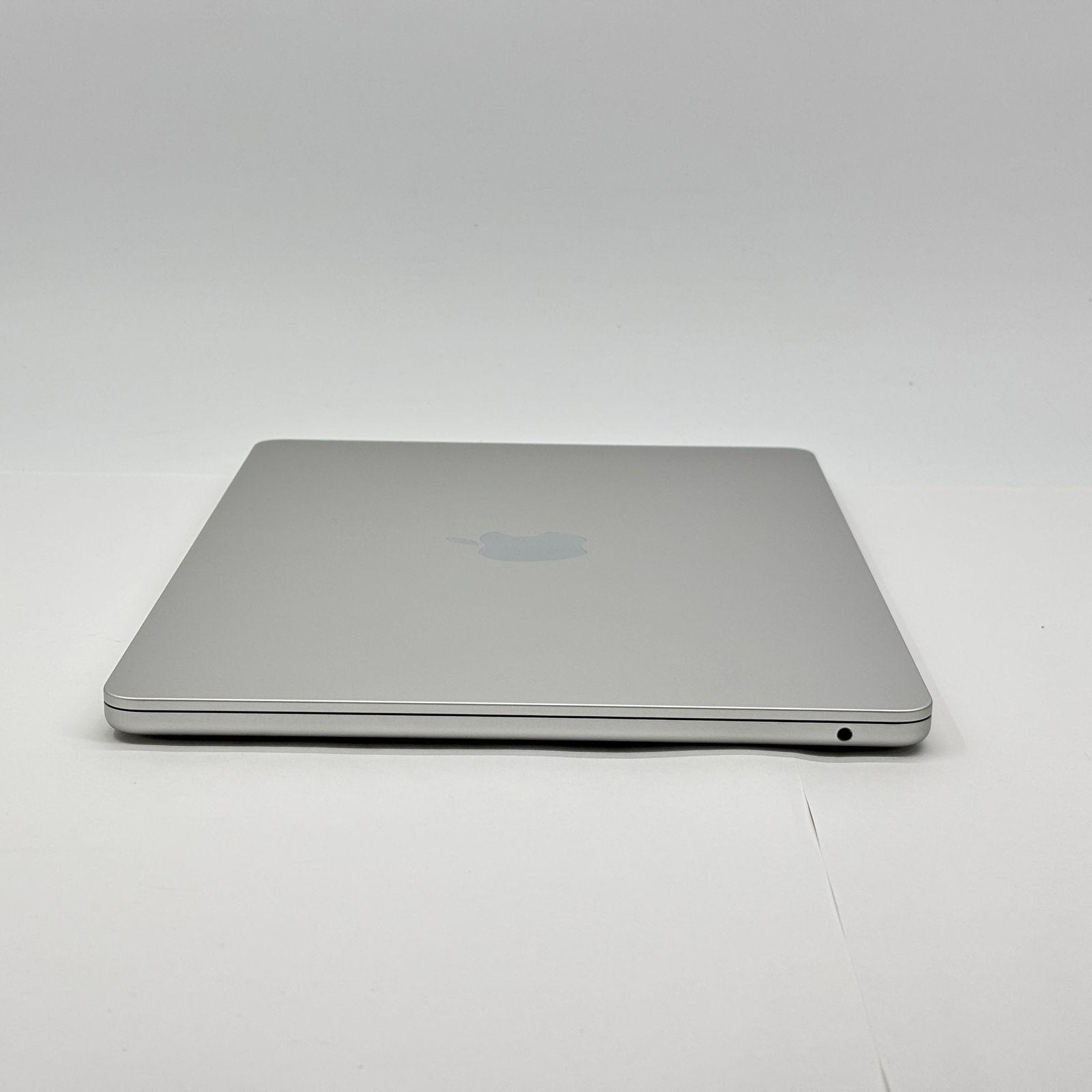 Apple MacBook Air 13インチ M2 2022 シルバー 新品同様 - メルカリ